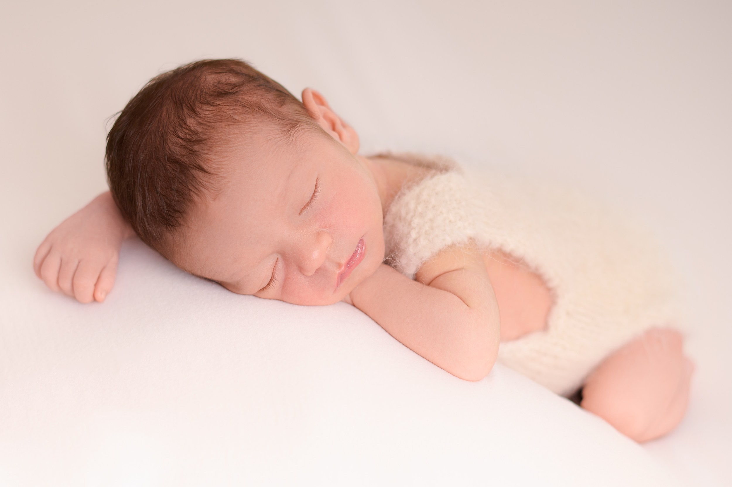 MATERNITY & NEWBORN professional Photography by Irene Chaikeen. Irene Chaikeen | Maternity and newborn photoshoot in Essex/London