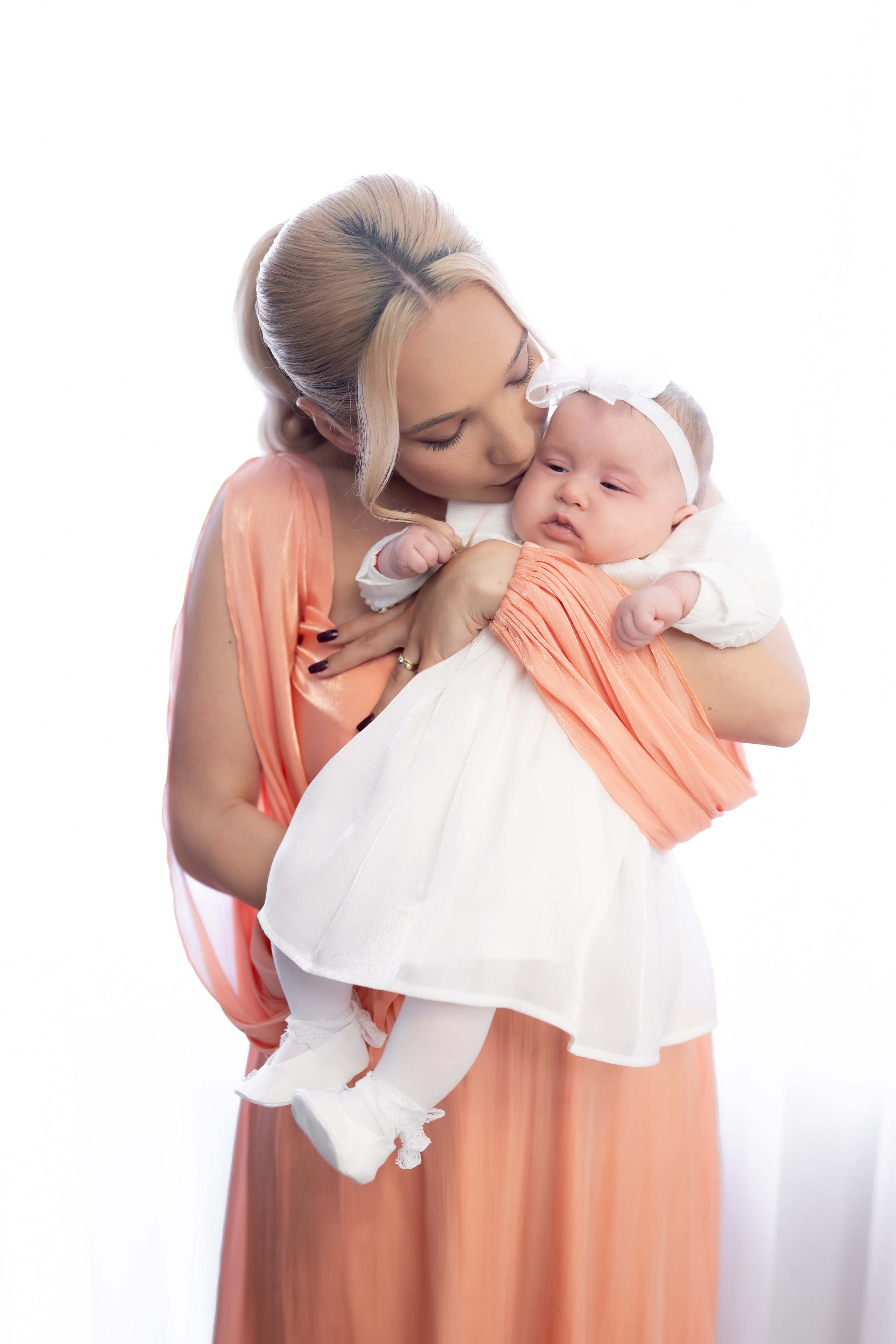 Ilinca. Mark Fazakas — Wedding Photographer