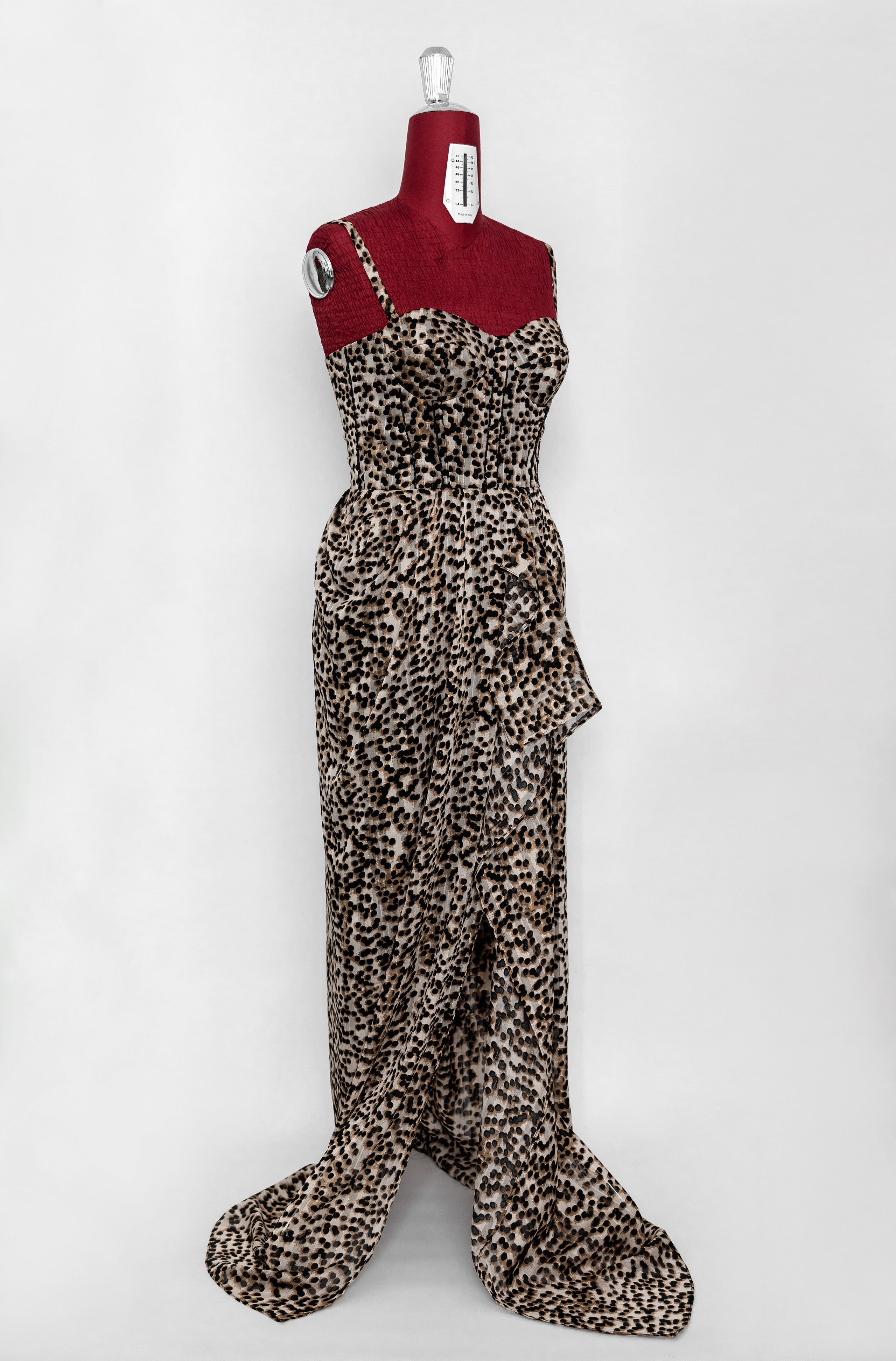 Rochie de seară. Designer vestimentar: elaborarea, proiectarea și confectionare…