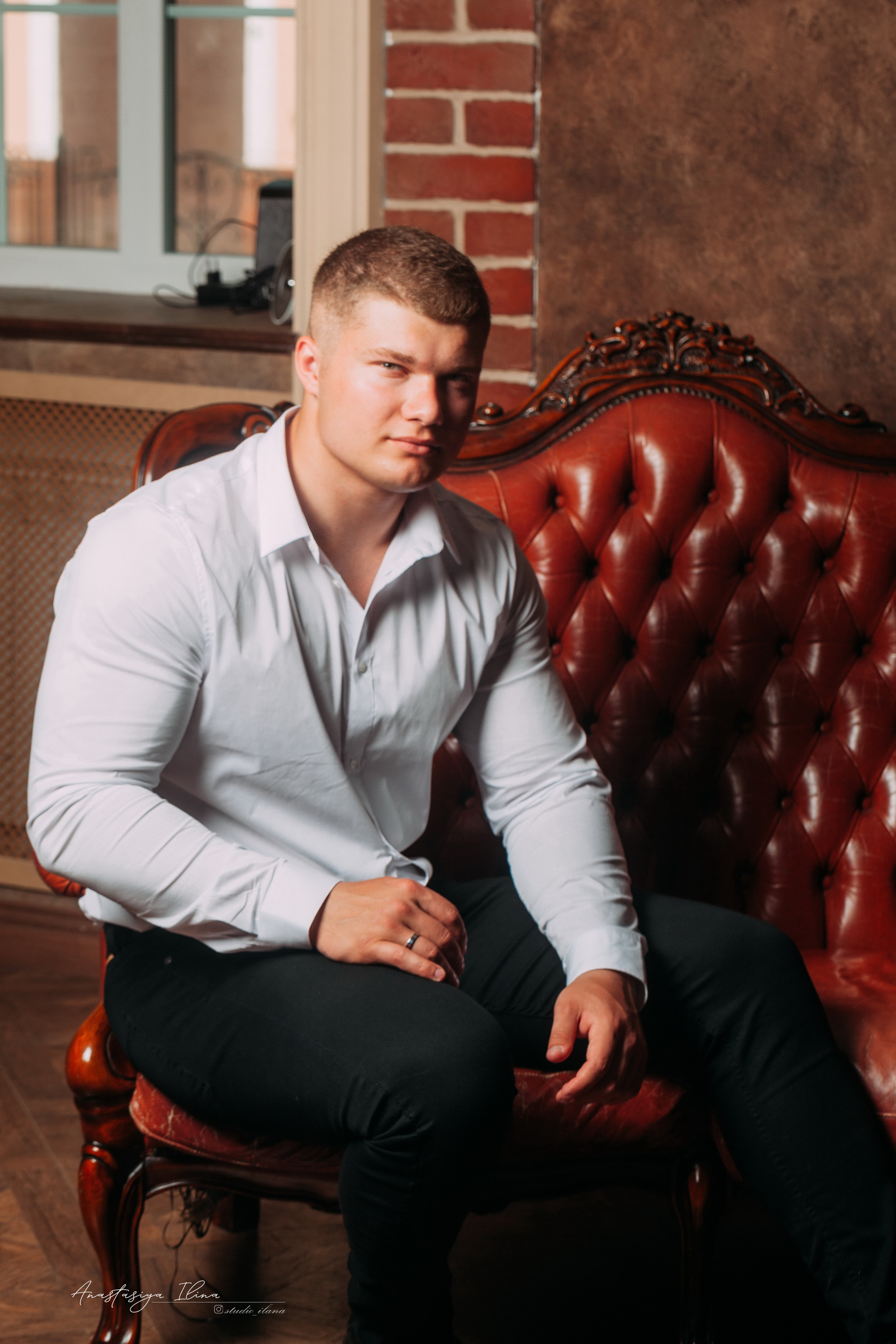 Портрет жениха в студии Смоленска.