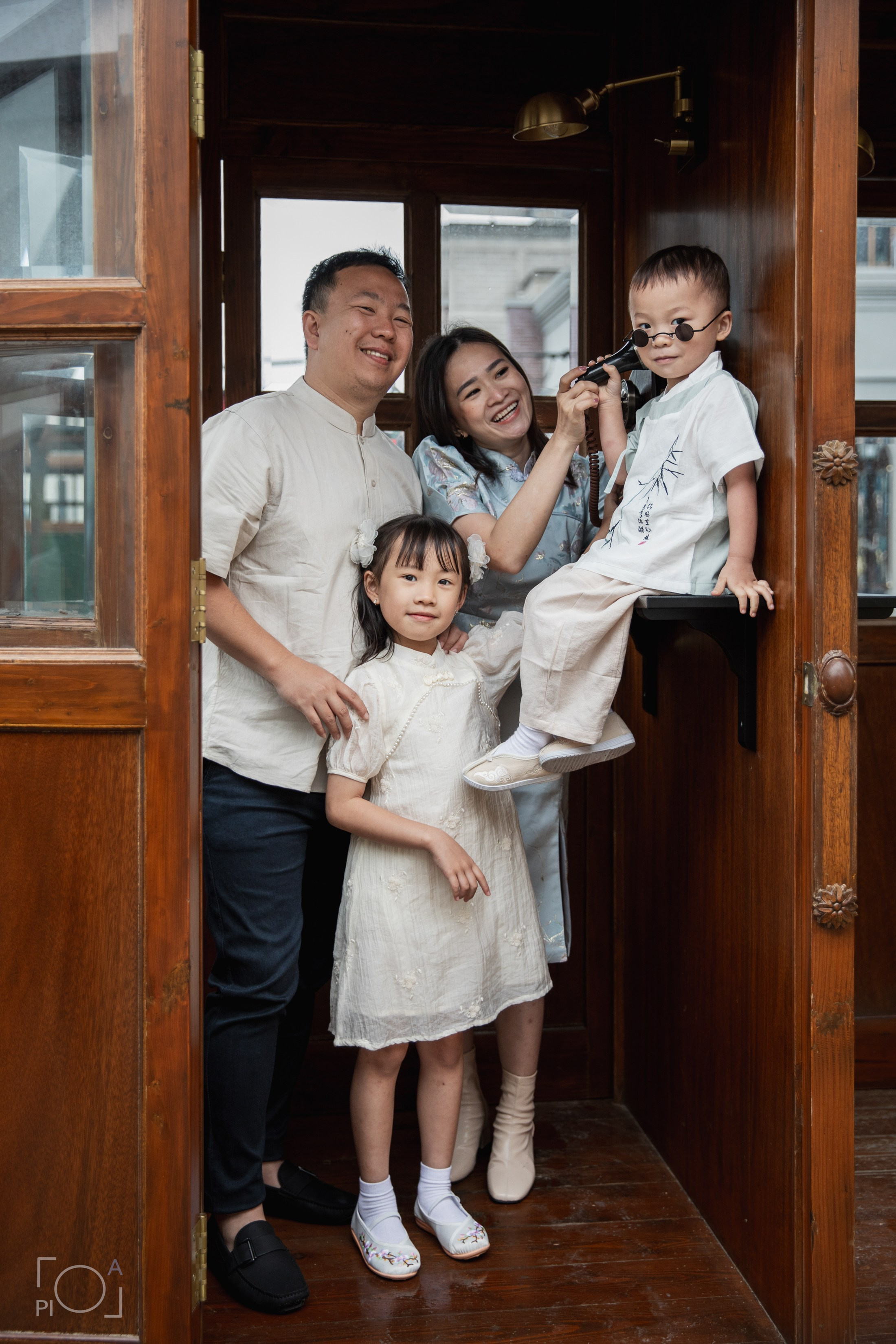 Семейная фотосессия в шанхайской киностудии. Photographer in Shanghai — Lola Pidluskaya