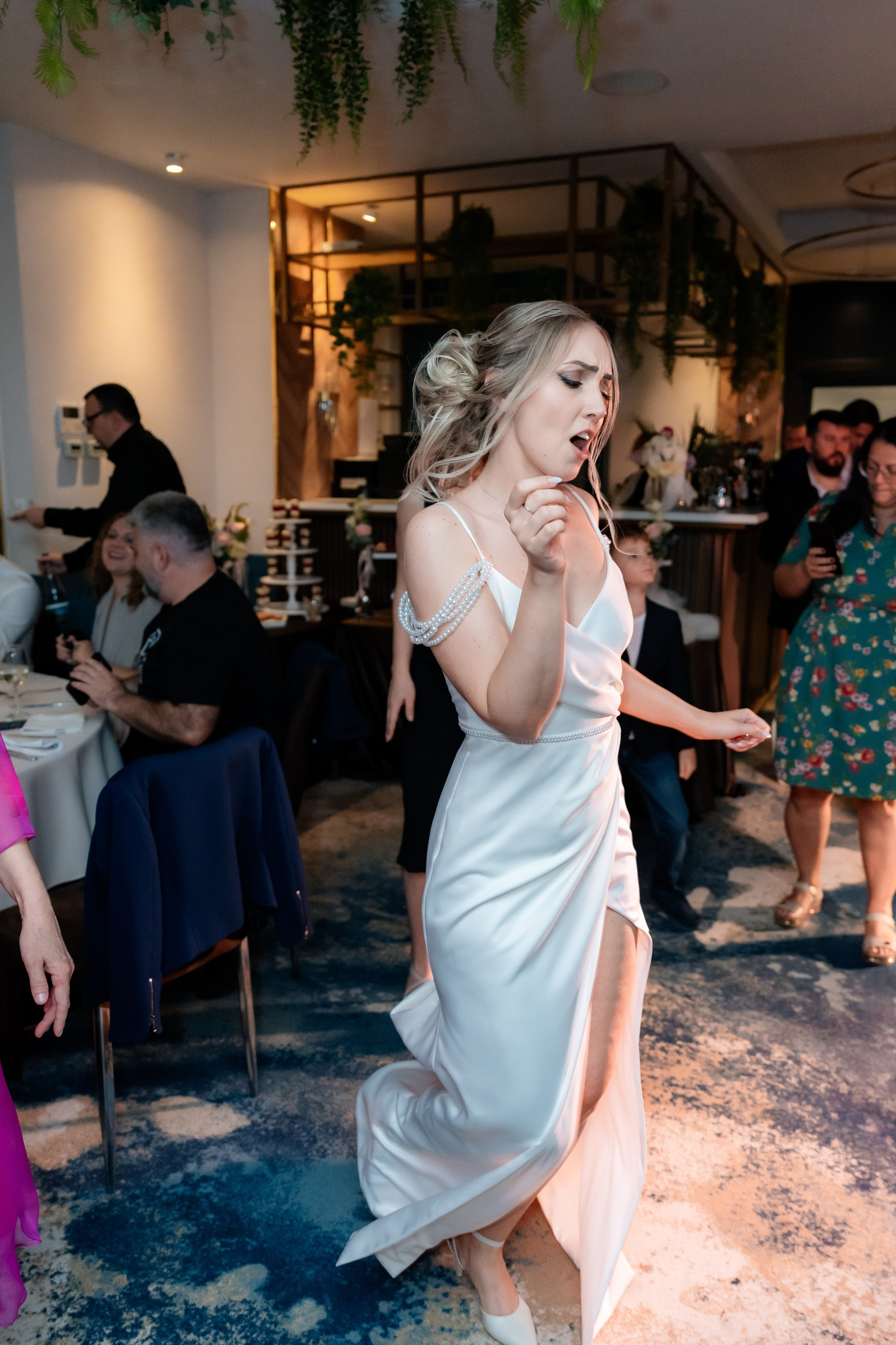 Madisson & Alex. Destination Wedding Photographer Alex Pasarelu