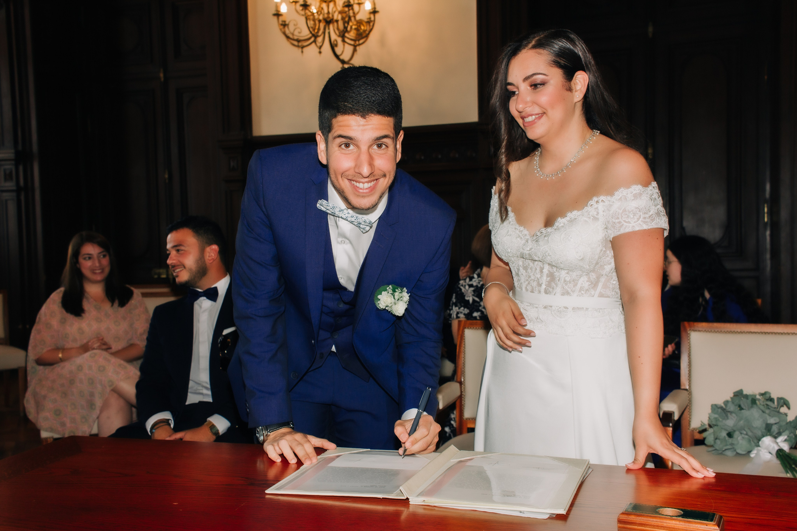 Signature des registres lors d’un mariage civil à la mairie de Poitiers