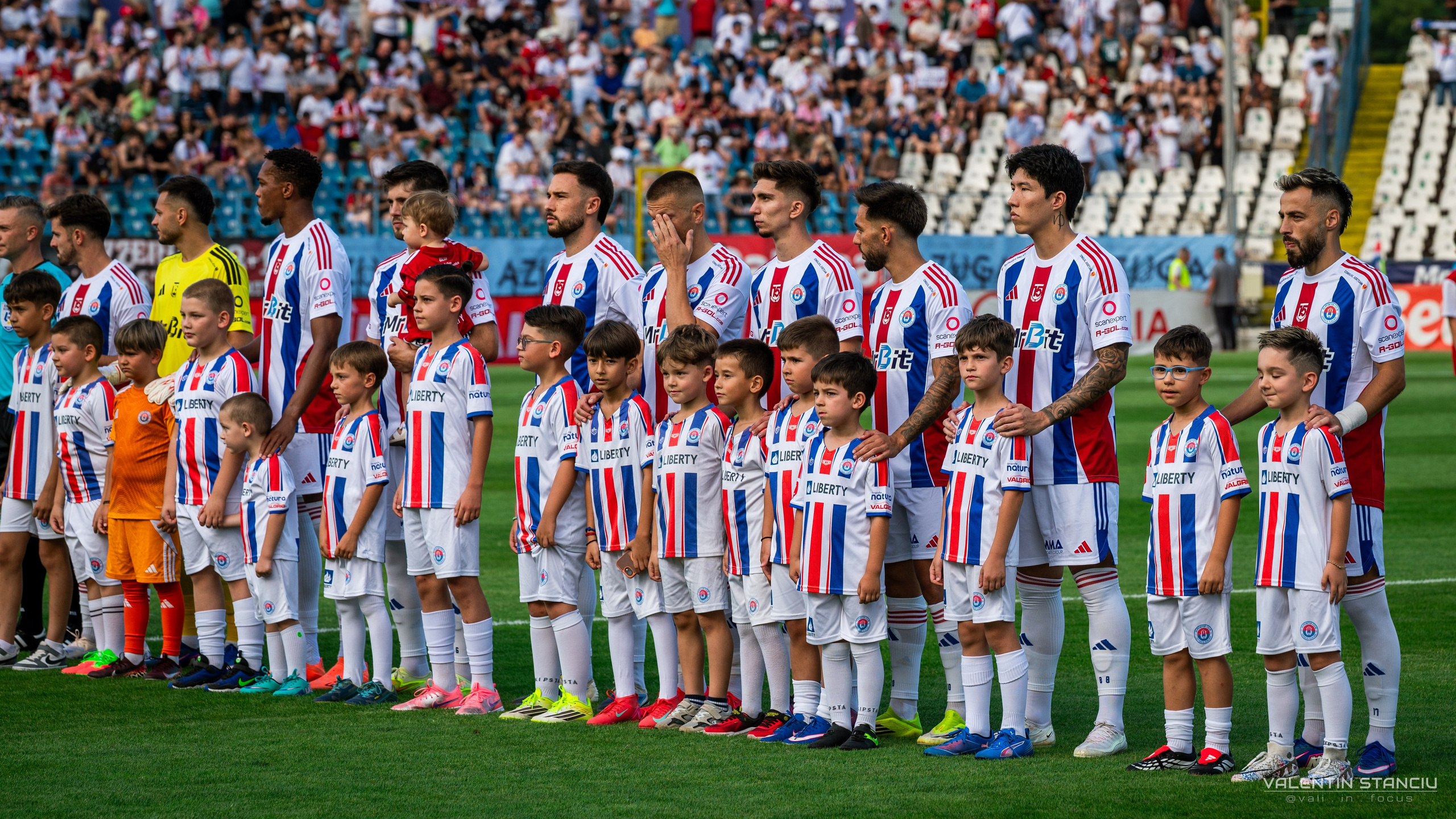 Otelul Galati — CFR Cluj. Fotograf de Sport, Portret, Produs, Corporate, Cultural și Evenimente în Galați | Valentin Stanciu