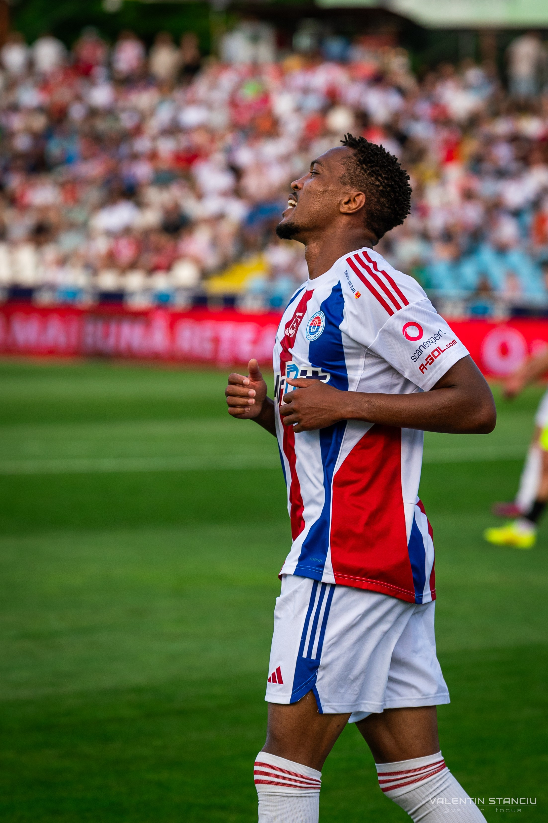 Otelul Galati — CFR Cluj. Fotograf de Sport, Portret, Produs, Corporate, Cultural și Evenimente în Galați | Valentin Stanciu