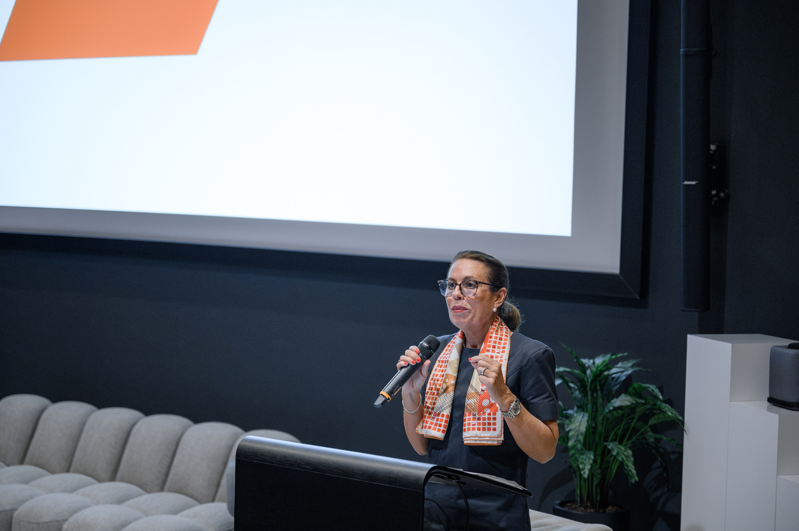 Dress For Success asbl at Pwc Luxembourg. Photographer in Luxembourg Tanita