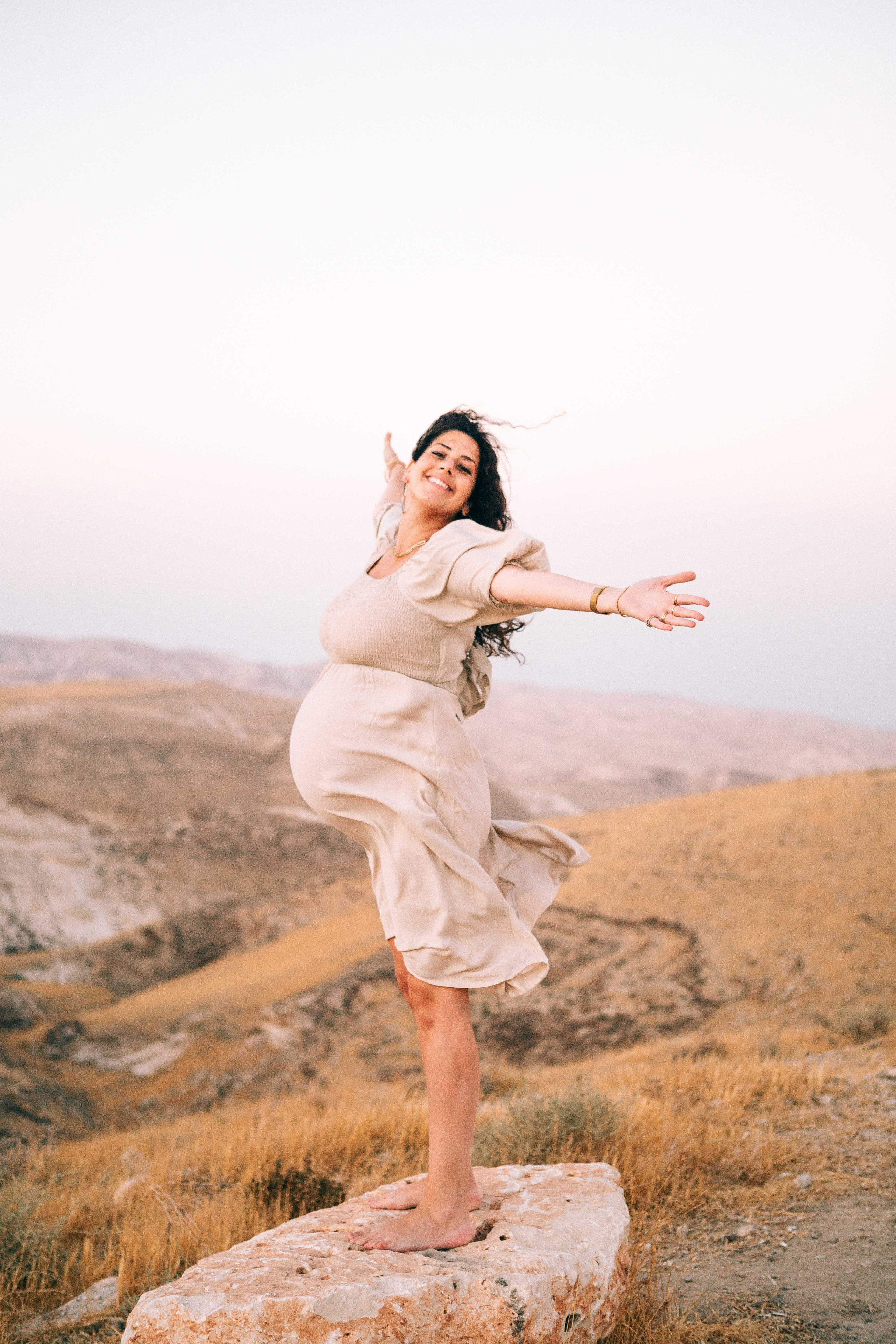PREGNANT PHOTOSESSION IN THE DESERT. PHOTOGRAPHER IN ISRAEL