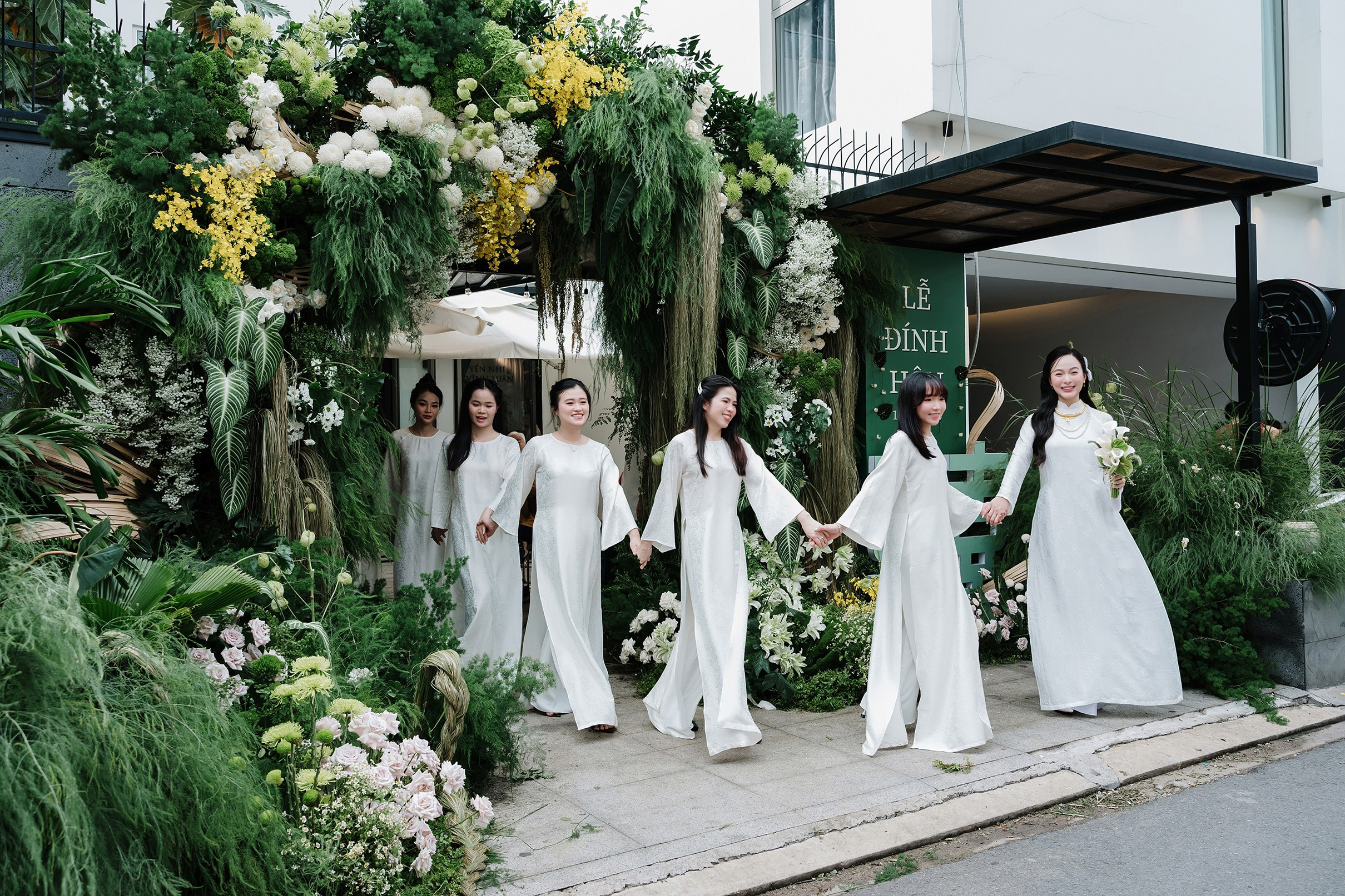Engagement | NHI + LUAN & LINH + QUY. Saigon Wedding Present | Art Beyond Moments