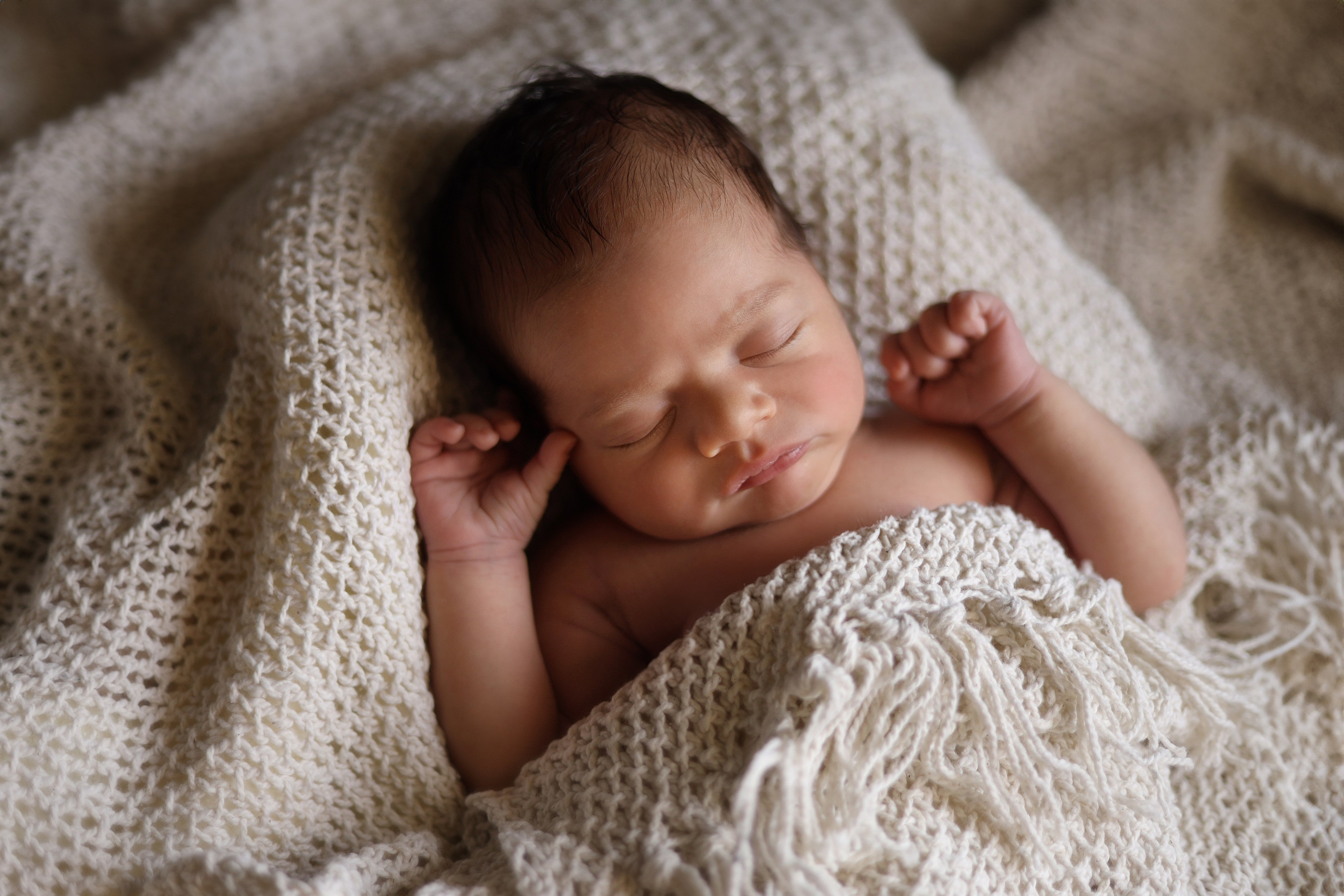 Newborn lifestyle package. Family and newborn photographer