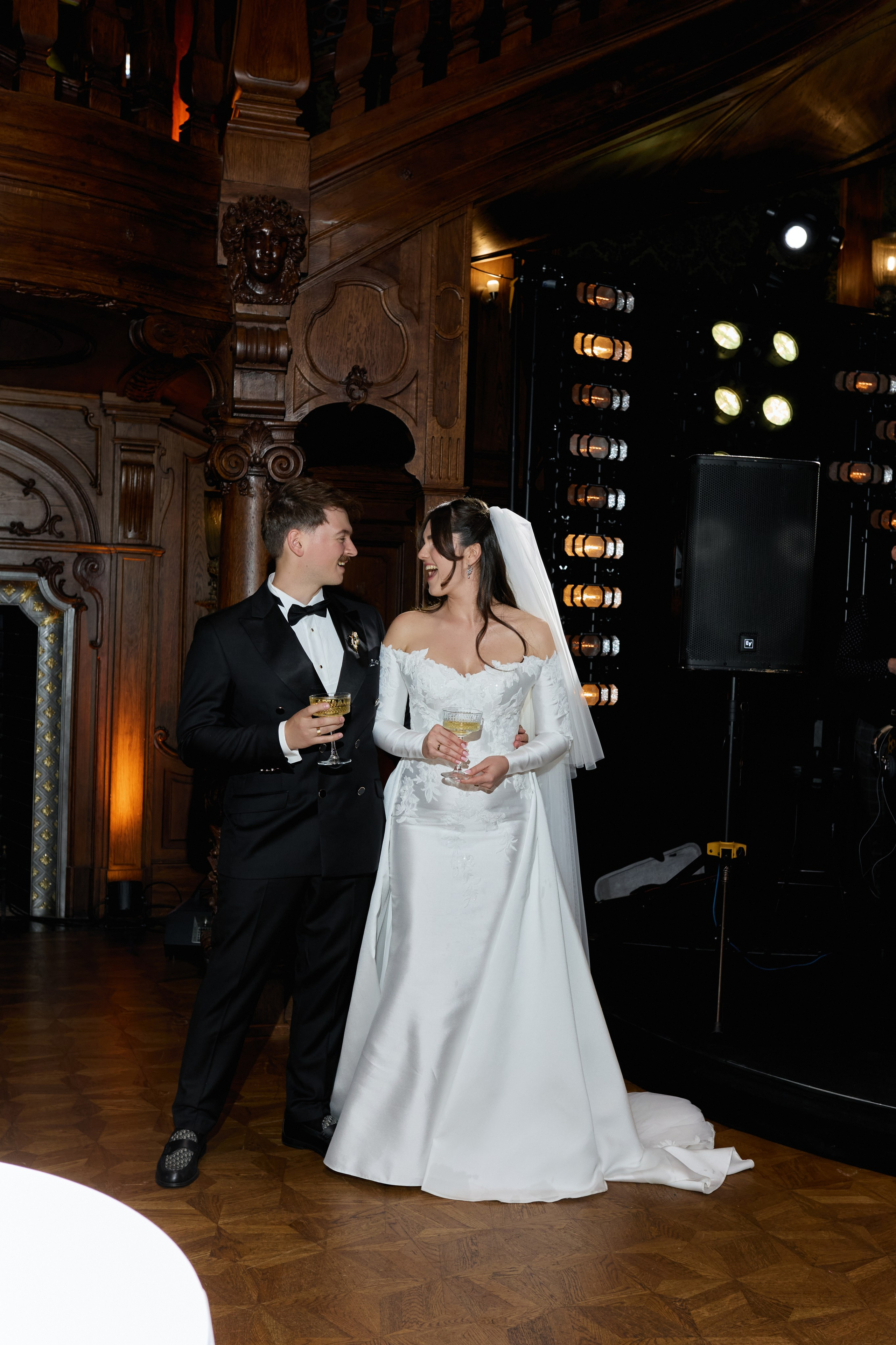 Wiktoria & Kacper. Pałac Goetz. Fotograf ślubny i rodzinny w Krakowie Yana Klymova