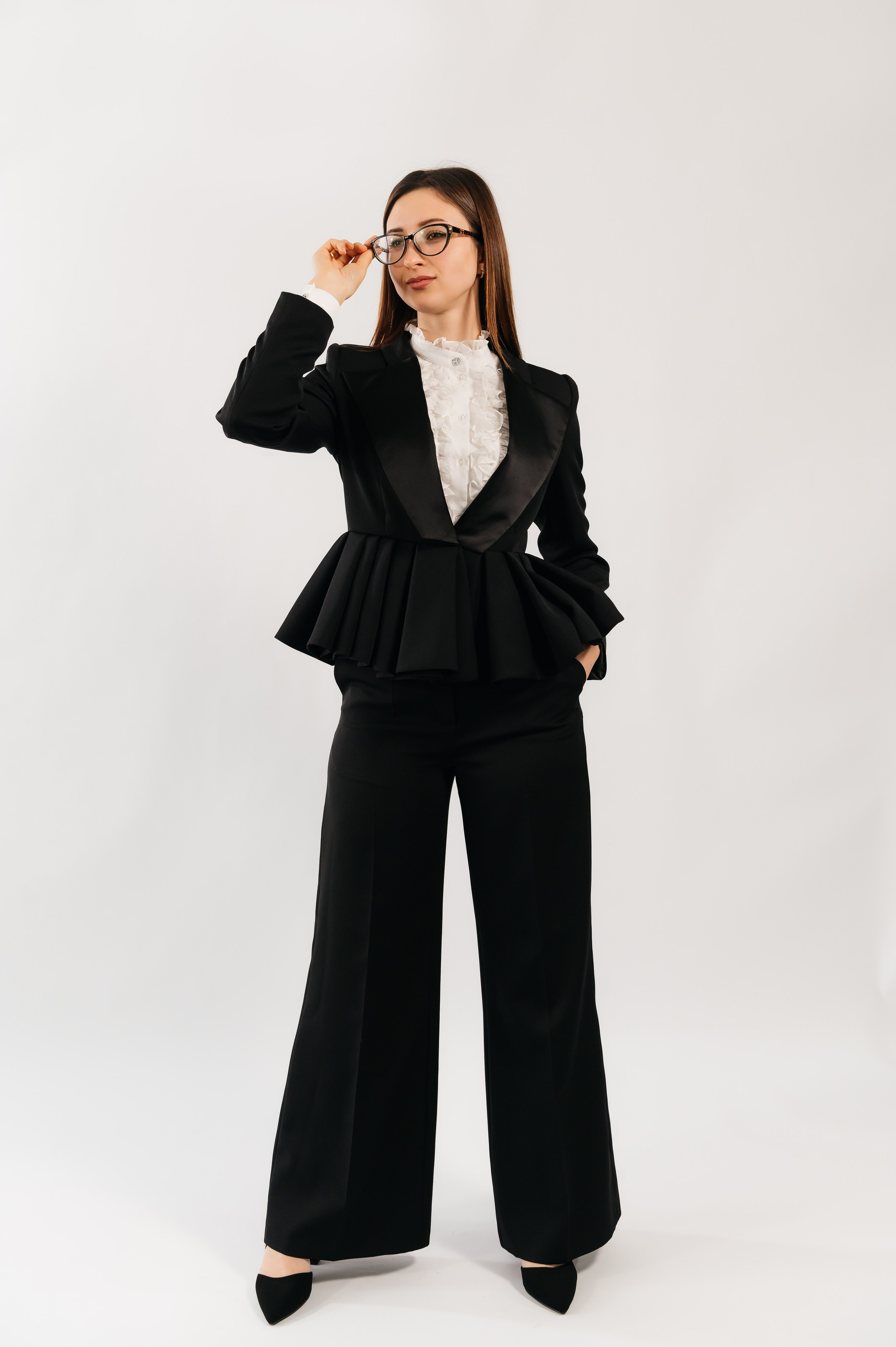 Compleu: sacou și pantaloni. Designer vestimentar: elaborarea, proiectarea și confectionare…