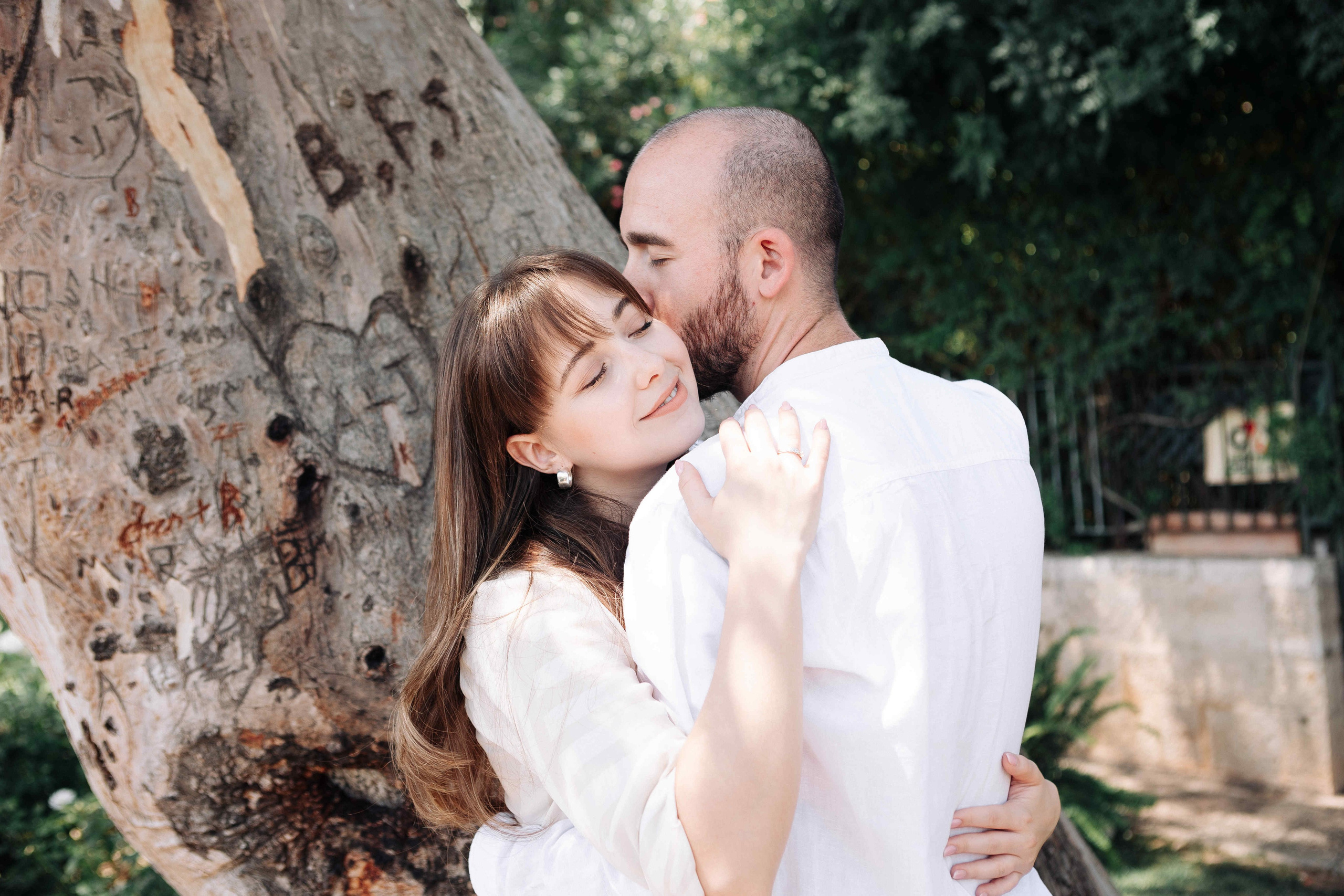 A MONTH AFTER THE WEDDING (morning). PHOTOGRAPHER IN ISRAEL