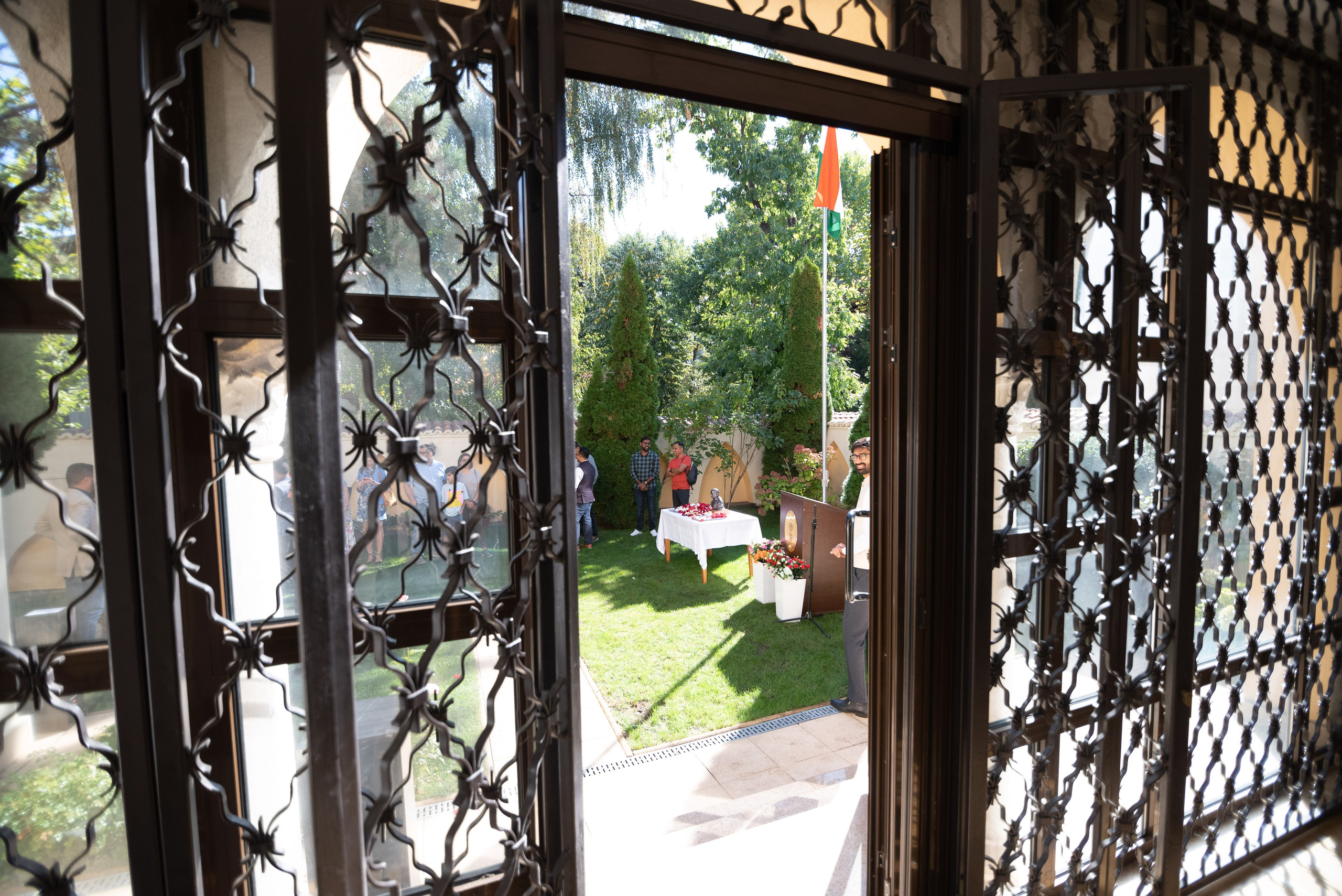 Fotograf corporate, sedinta foto business, pret fotograf corporate, Servicii Profesionale pentru Evenimente de Business, Portrete business, fotografii pentru evenimente organizate de companii, fotografie de produs, Poze business bucuresti, Fotografii profesionale bucuresti, Fotografii portret profesionale, fotograf corporate Bucuresti, Fotografie E-commerce, pret fotograf corporate, fotografie corporate pentru profil web sau reviste, produse comerciale, fotograf ambasada, evenimente ambasada