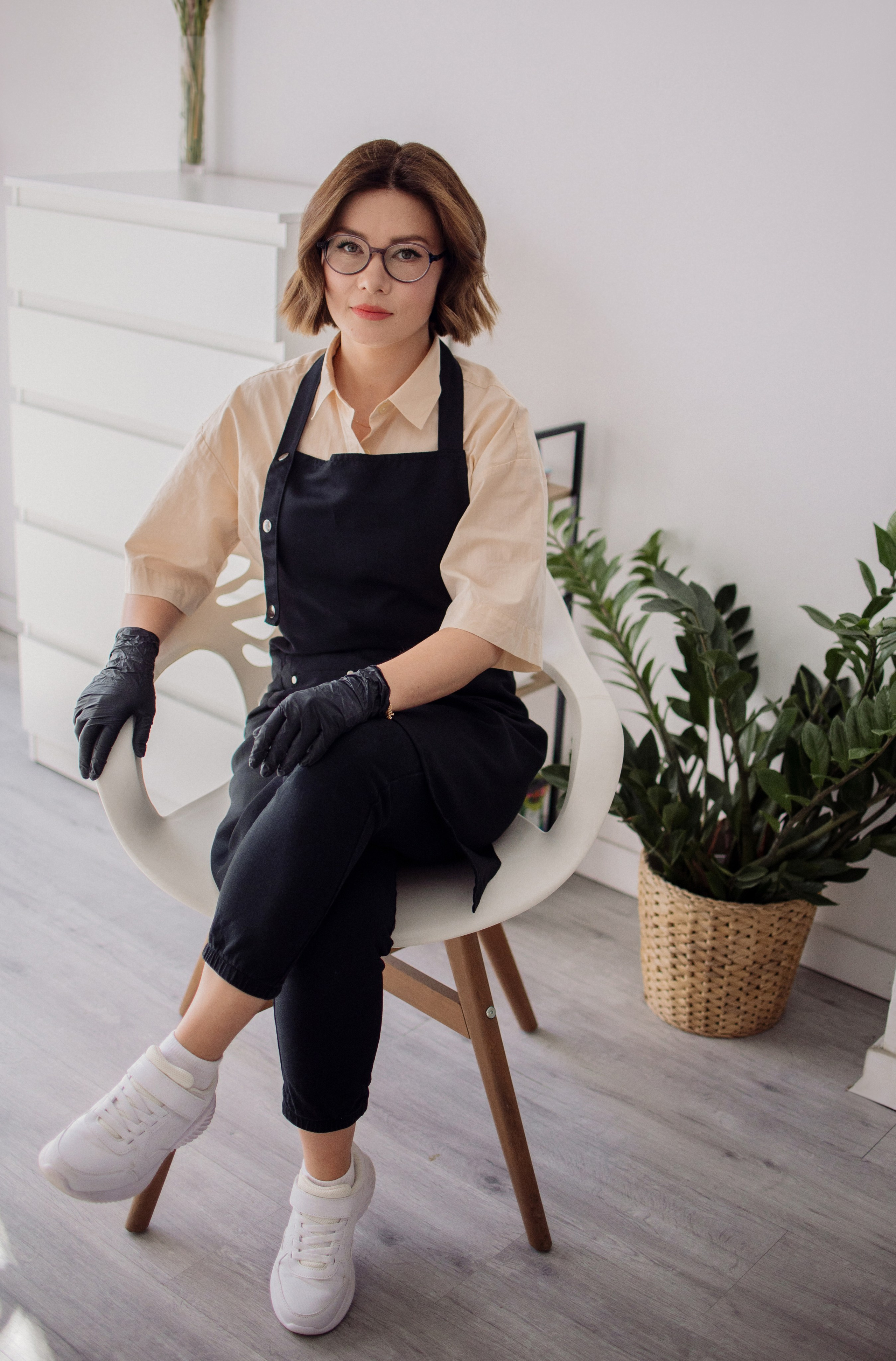 Ella, manicurist. Www.iastakhova.com