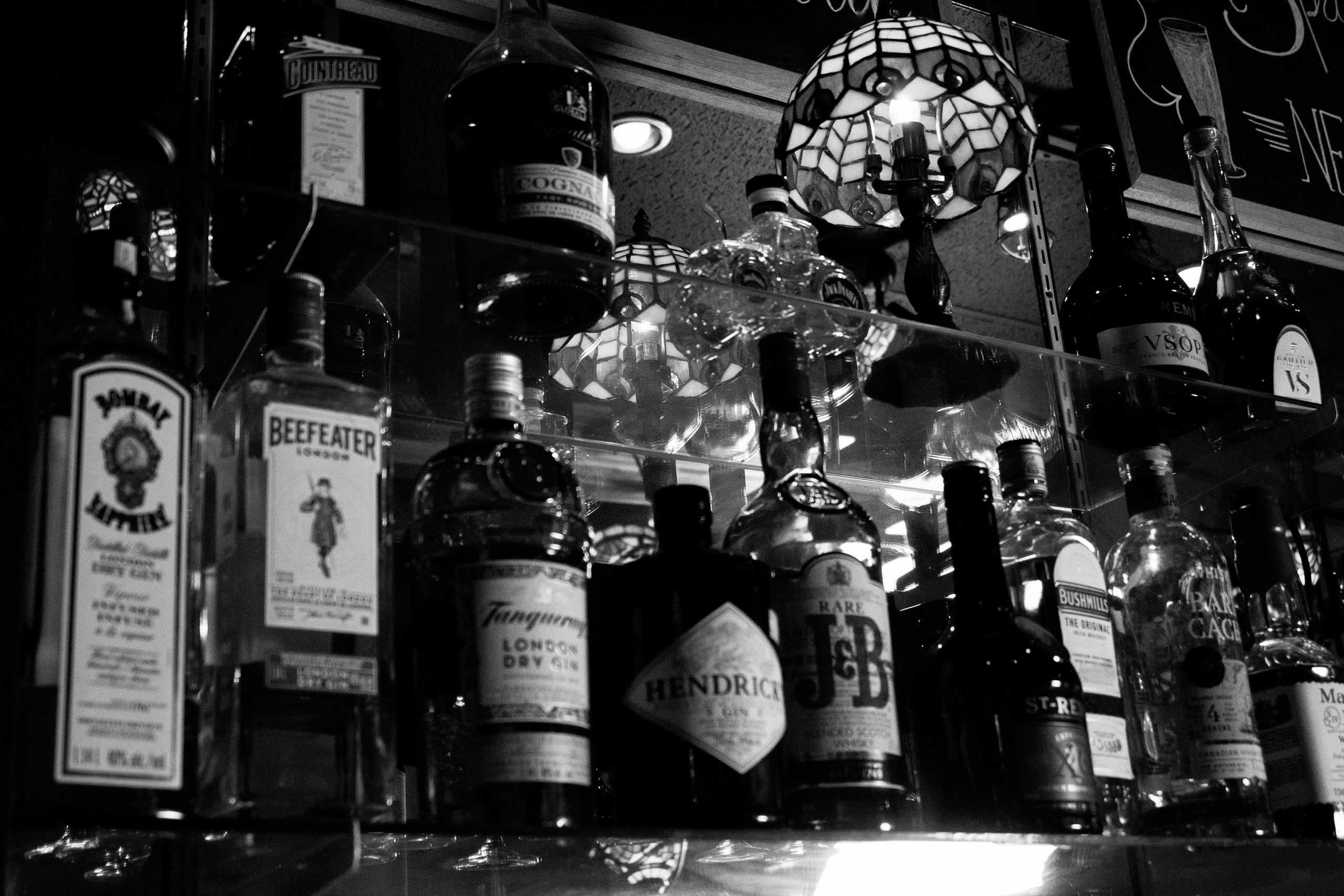 Bars, restaurants, cafés, interiors, teams, work processes, and services