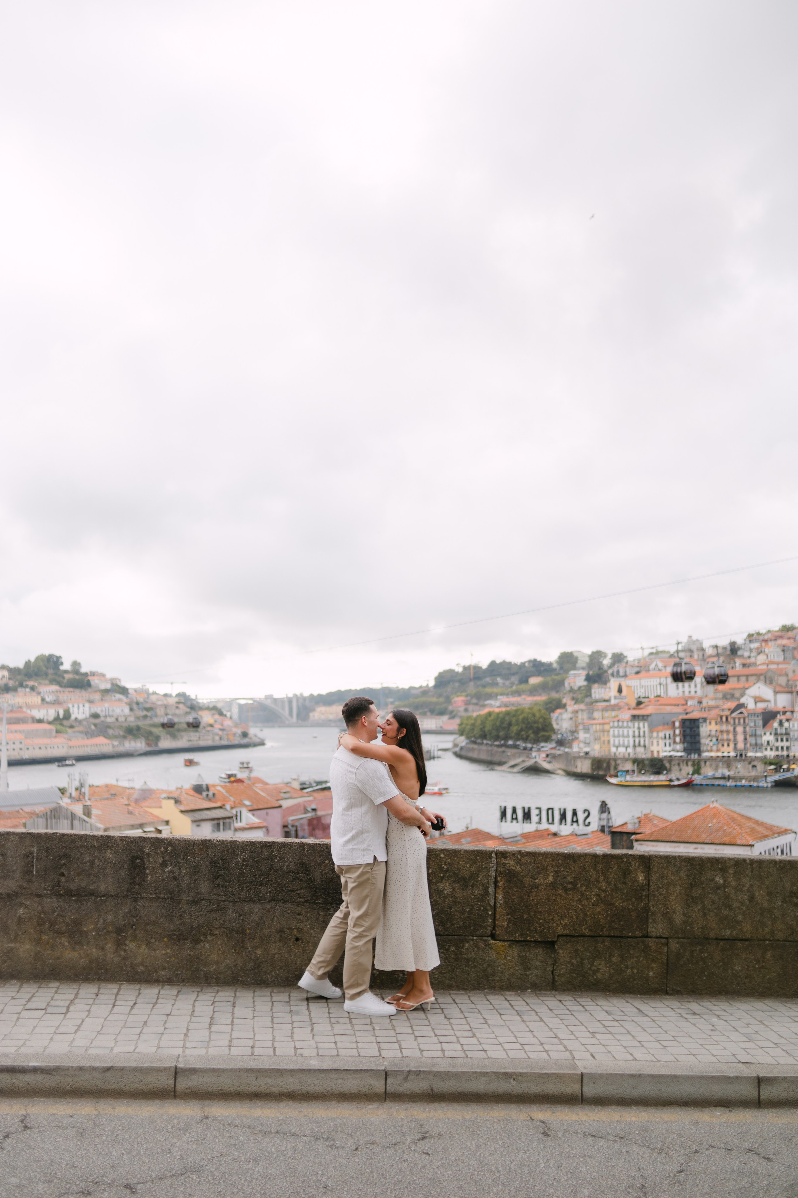 Wedding Proposal in Porto. Fotógrafo de casamentos e destination wedding no Porto, Portugal — Davi Valente | Lisboa, Douro, Roma e Lago de Como