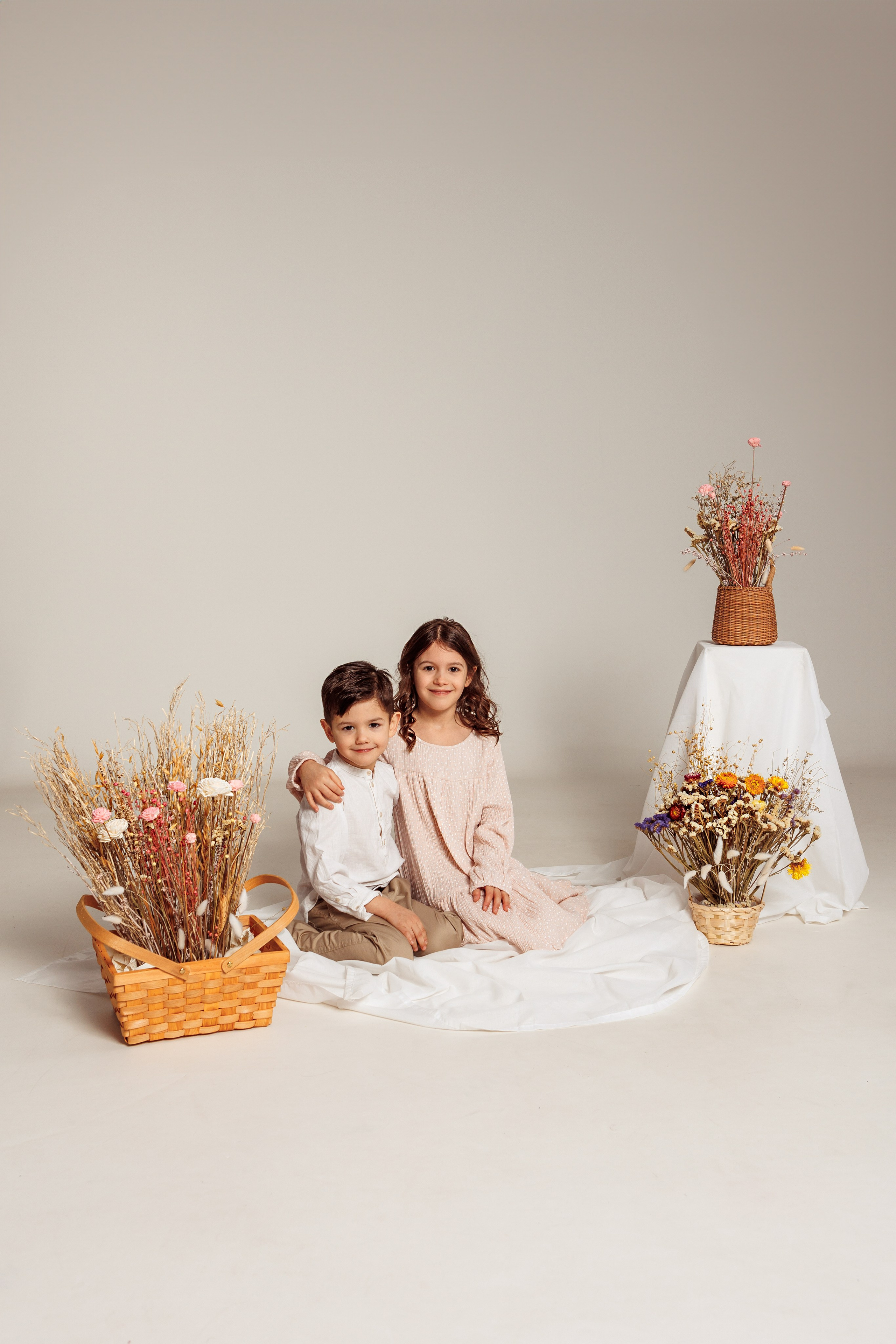 Familia Hudea - fotografii de studio. Cristina Andronache fotograf Brașov fotograf de familie fotograf de nunta Brașov