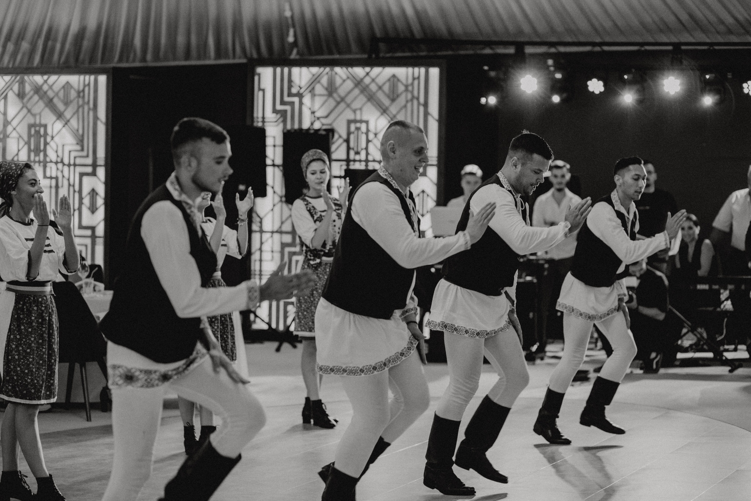 Zaira. Wedding & couple photographer from Romania Rut Vetan