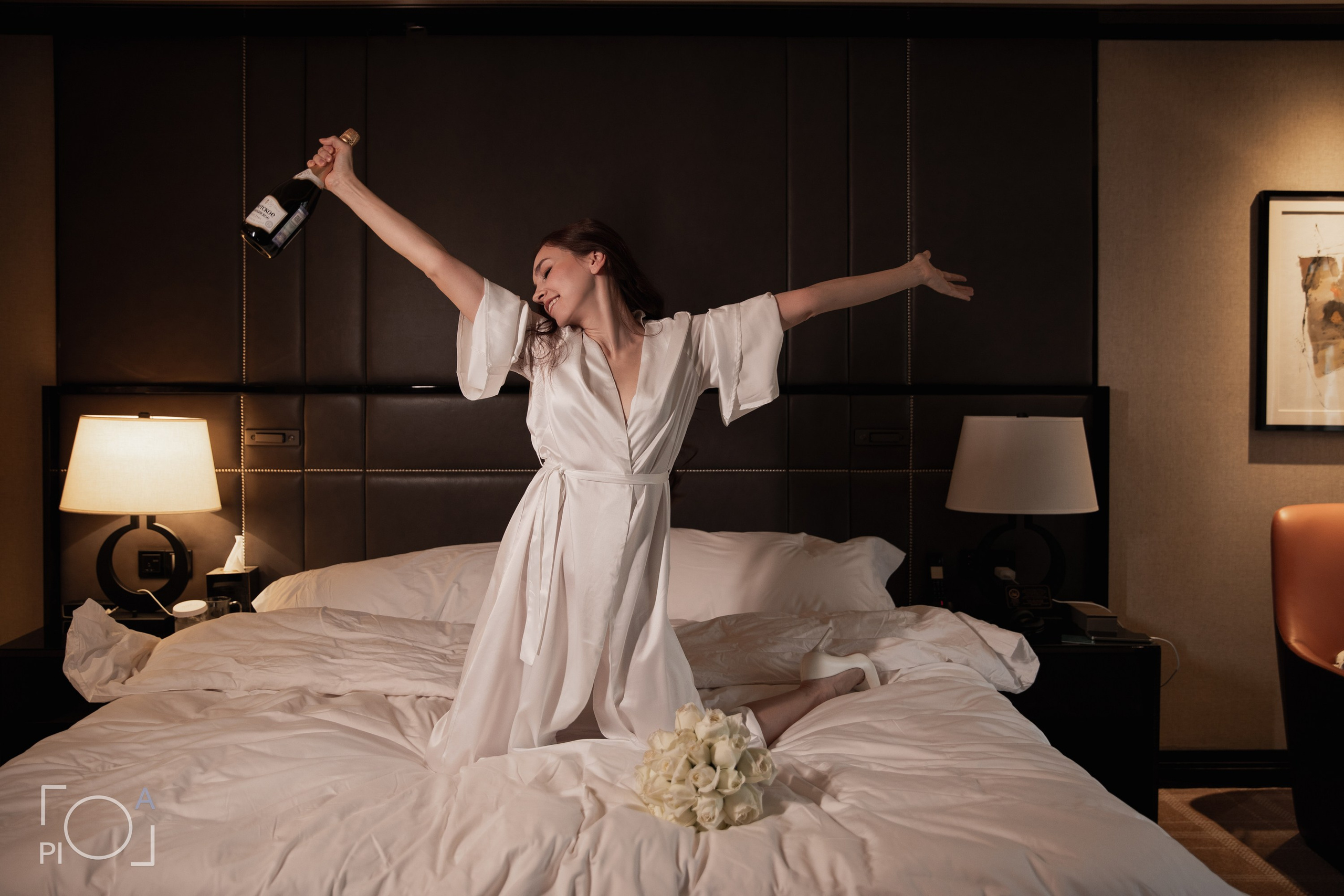 Свадебная фотосессия с консульской подписью в консульстве. Фотограф в Шанхае — Лола Пидлуская