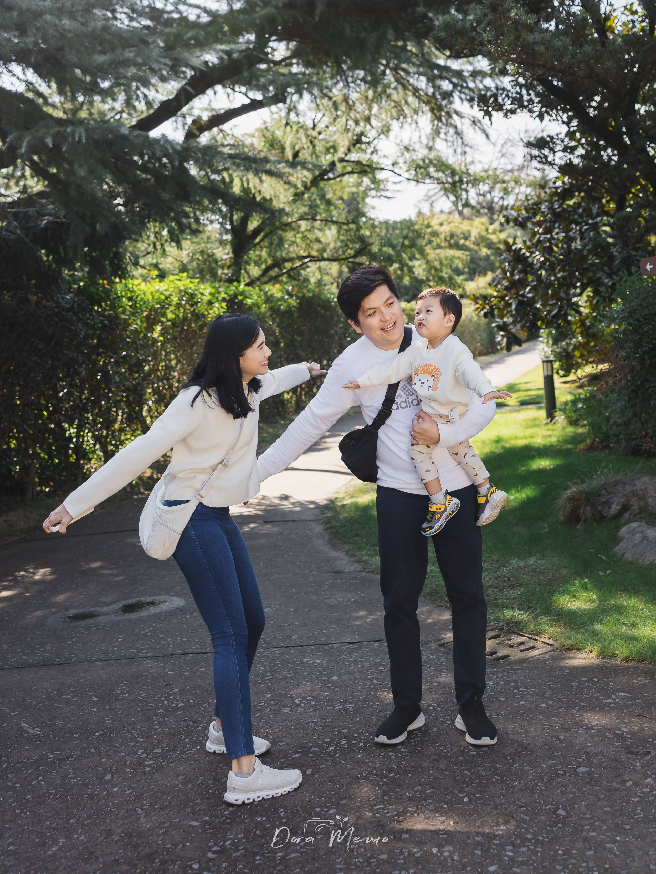 Shanghai Family Photographer | A Sunny Outdoor Family Session with a Two-Year-Old