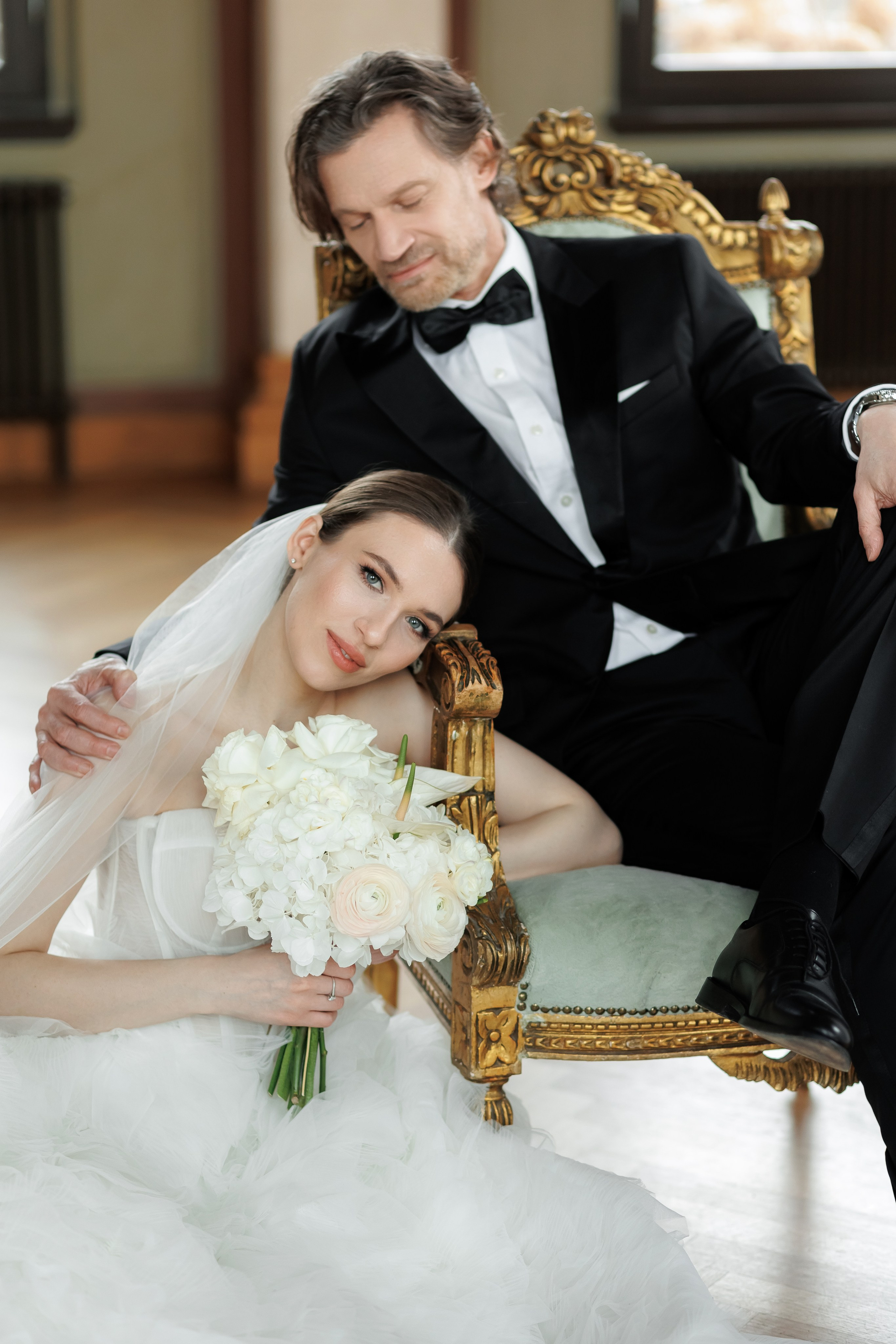 Braut mit Blumenstrauß in Potsdam – Hochzeitsfotografin Berlin | Nataliia Schütze 