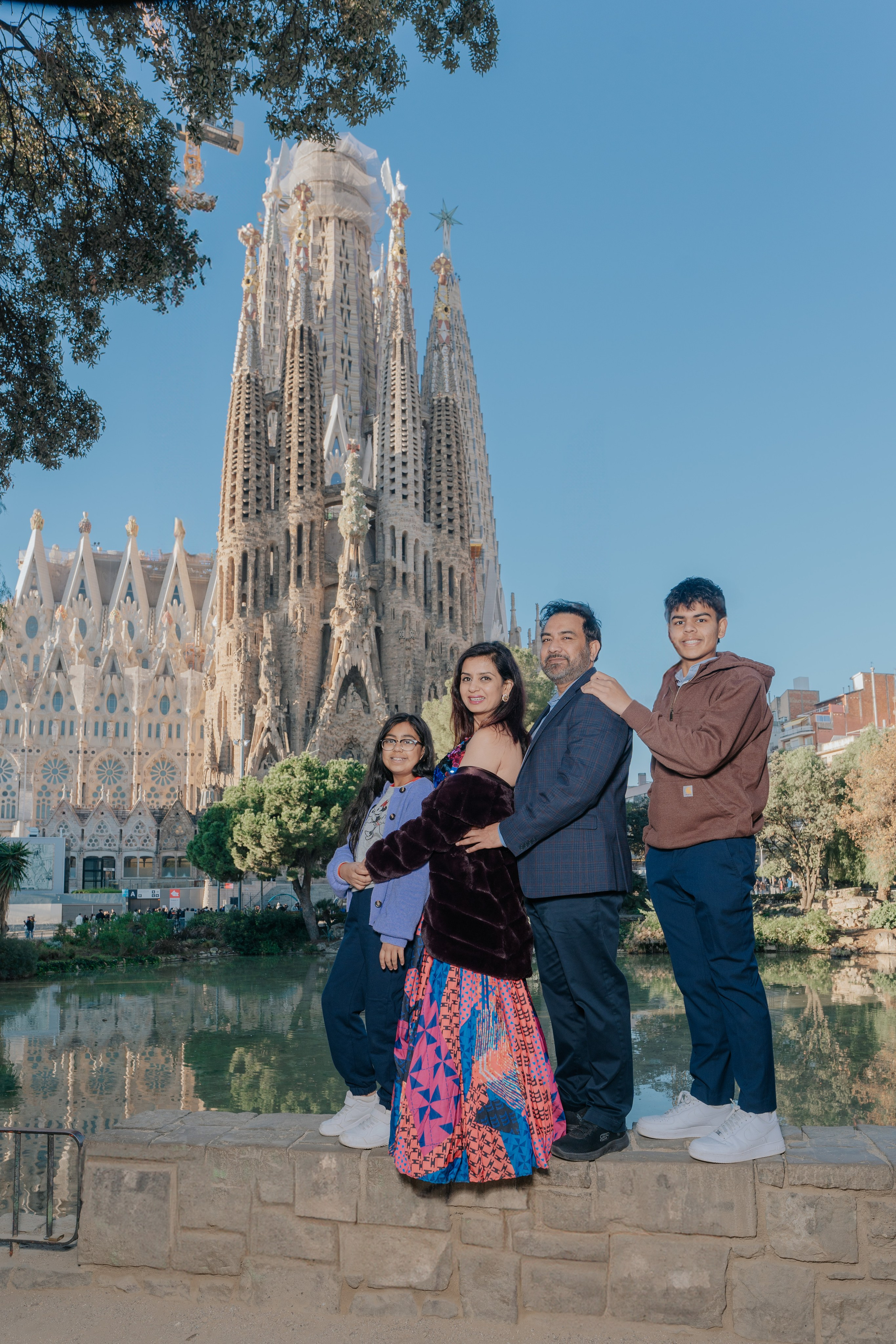 What to Wear for a Summer Family Photoshoot in Barcelona. DiaFoto — Wow Photographer in Barcelona | Premium Barcelona Photoshoot Experience