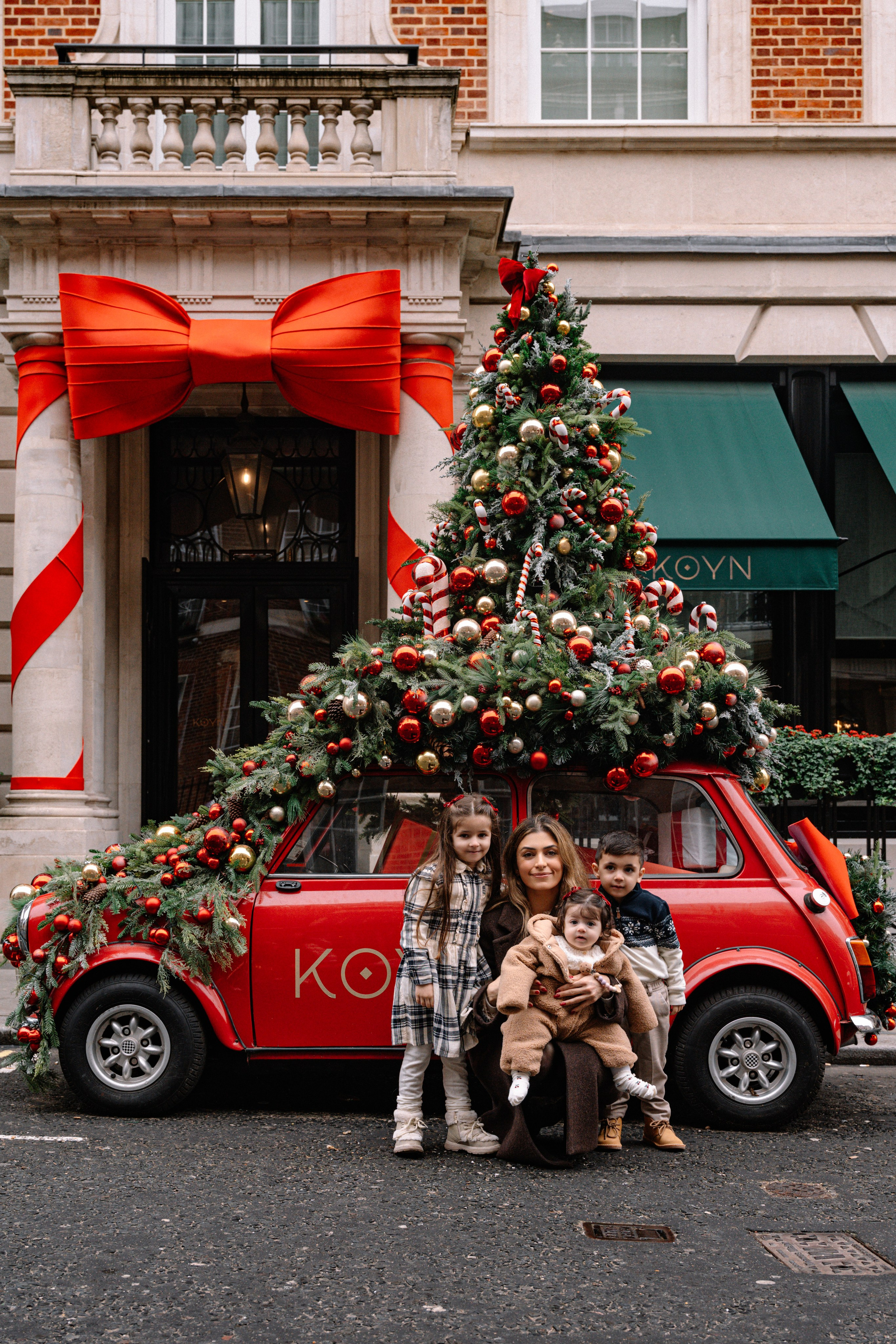 Nicole and family. Tonya Kyrylenko photographer in London