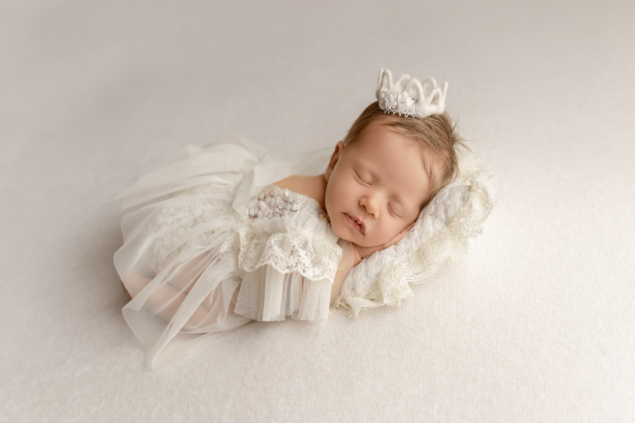 Esu Aleksandra naujagimių ir kudikių fotografė iš Vilniaus