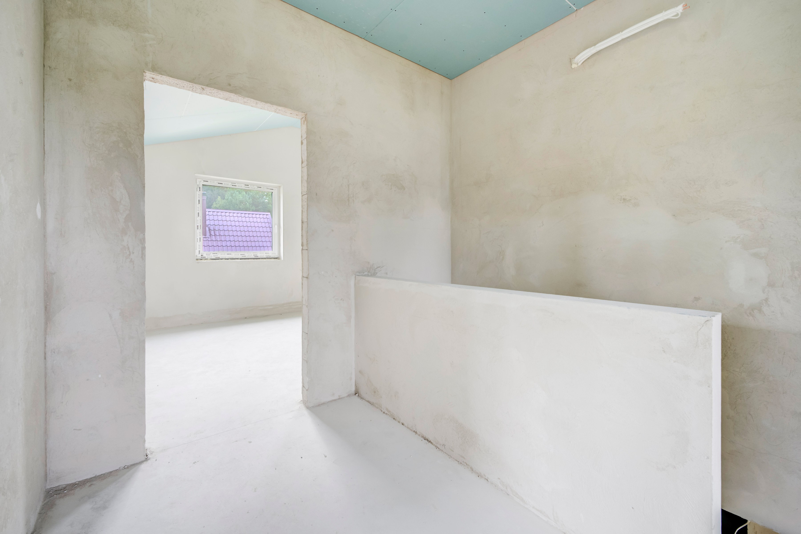 Pagubės sodų 11-oji 16, Vilnius. Namas su nepilna apdaila. Elina Sapiega fotografė Vilniuje