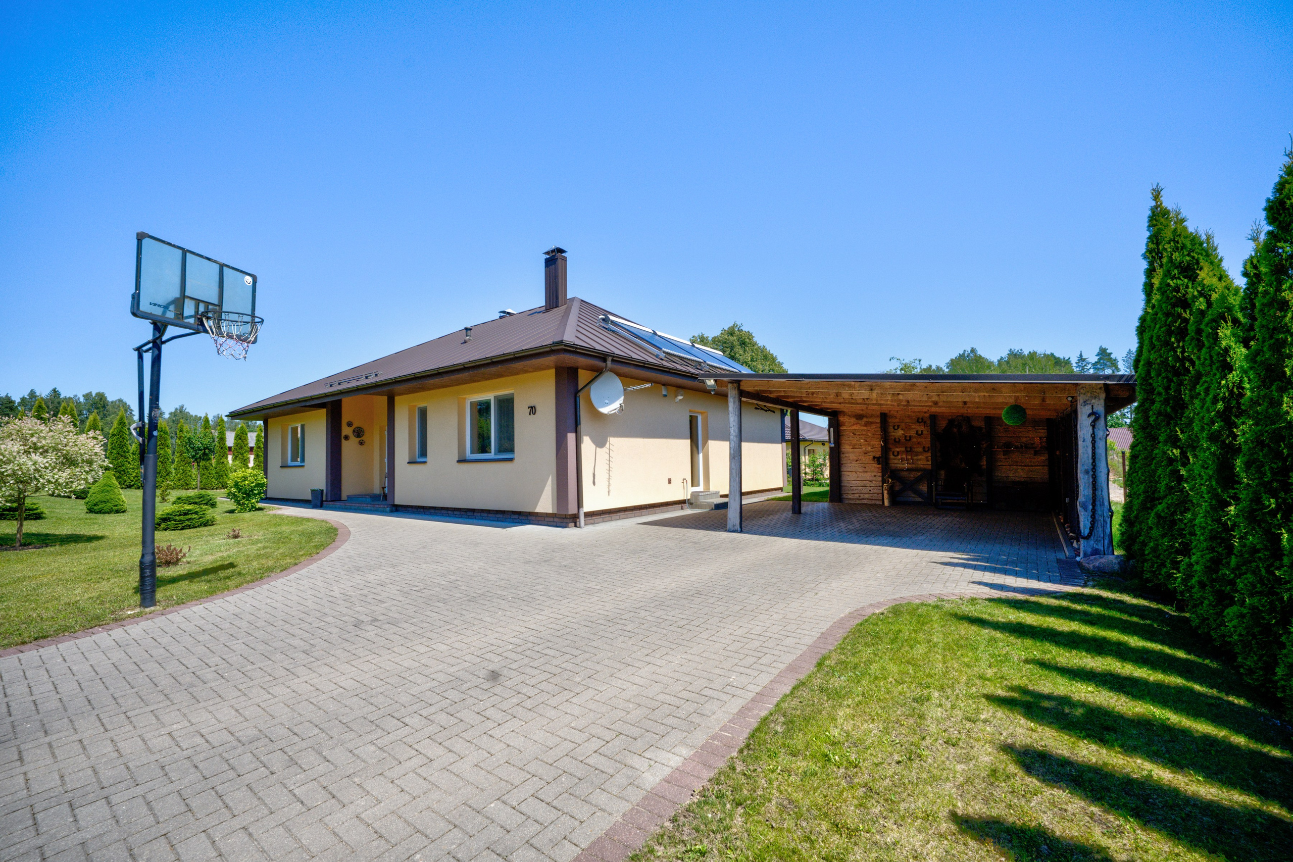 Žudiškių k. Ežero g. 70, Rešes sen. Elina Sapiega fotografė Vilniuje