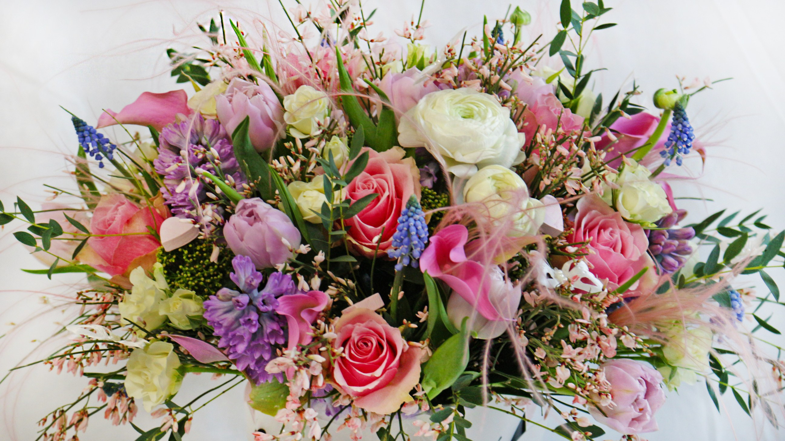 Ziedu pušķi kastē. Event design, decoration, floristry, gift, Irina Novika, Riga, Latvia