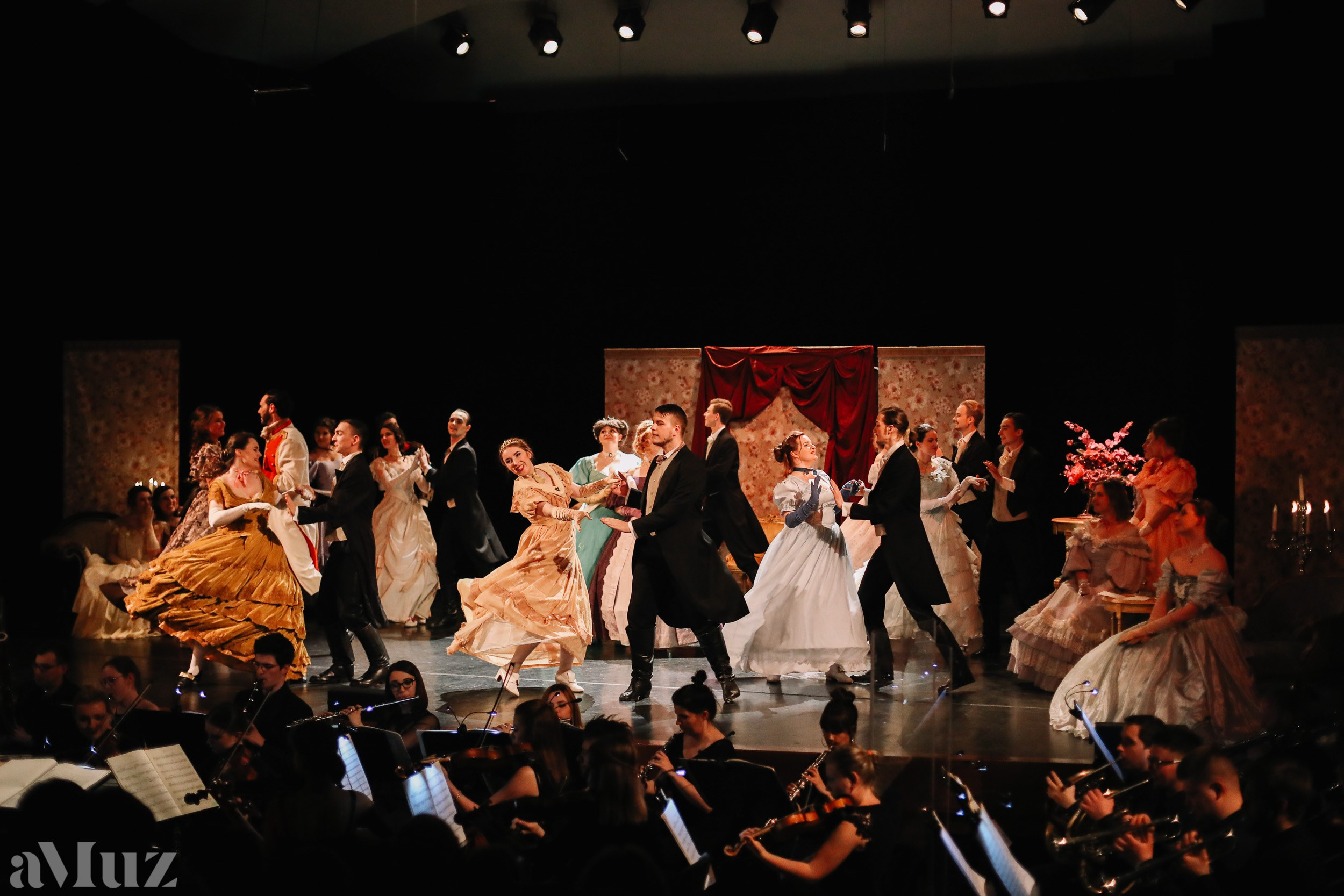 Opera Łąkowa. Fotograf Ślubny Warszawa - Sesje Biznesowe Rodzinne Eventy