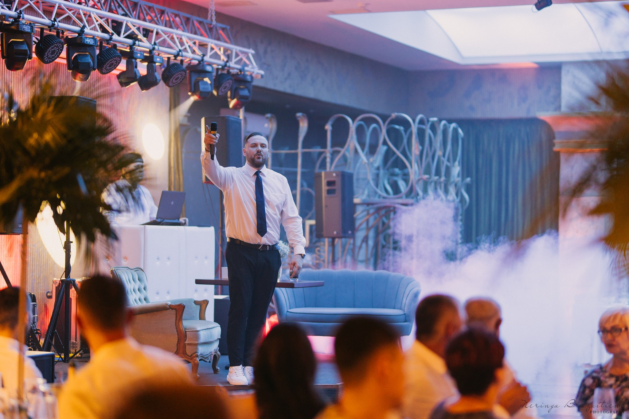 Vestuvinė fotosesija Kaune, Vienybės aikštėje, prie Lietuvos banko