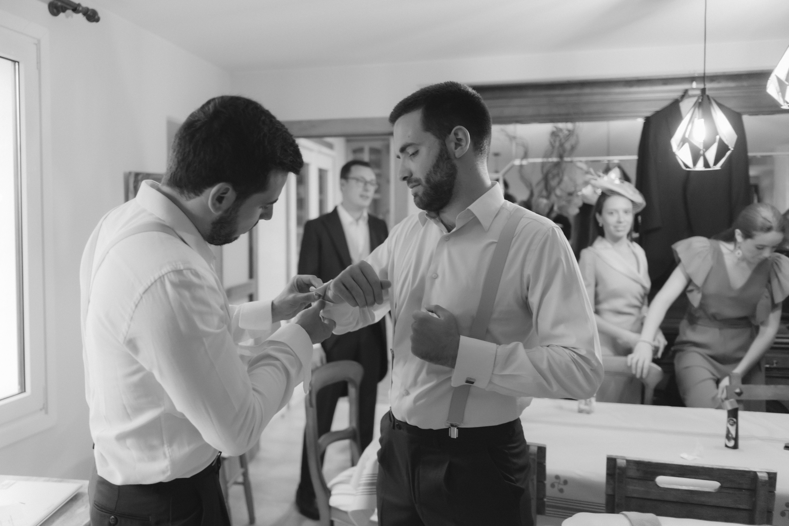 Elegancia y alegría familiar. Boda de Andrés y Lucía en San Sebastián. Holigood foto y video reportaje de bodas en San Sebastián y Europa