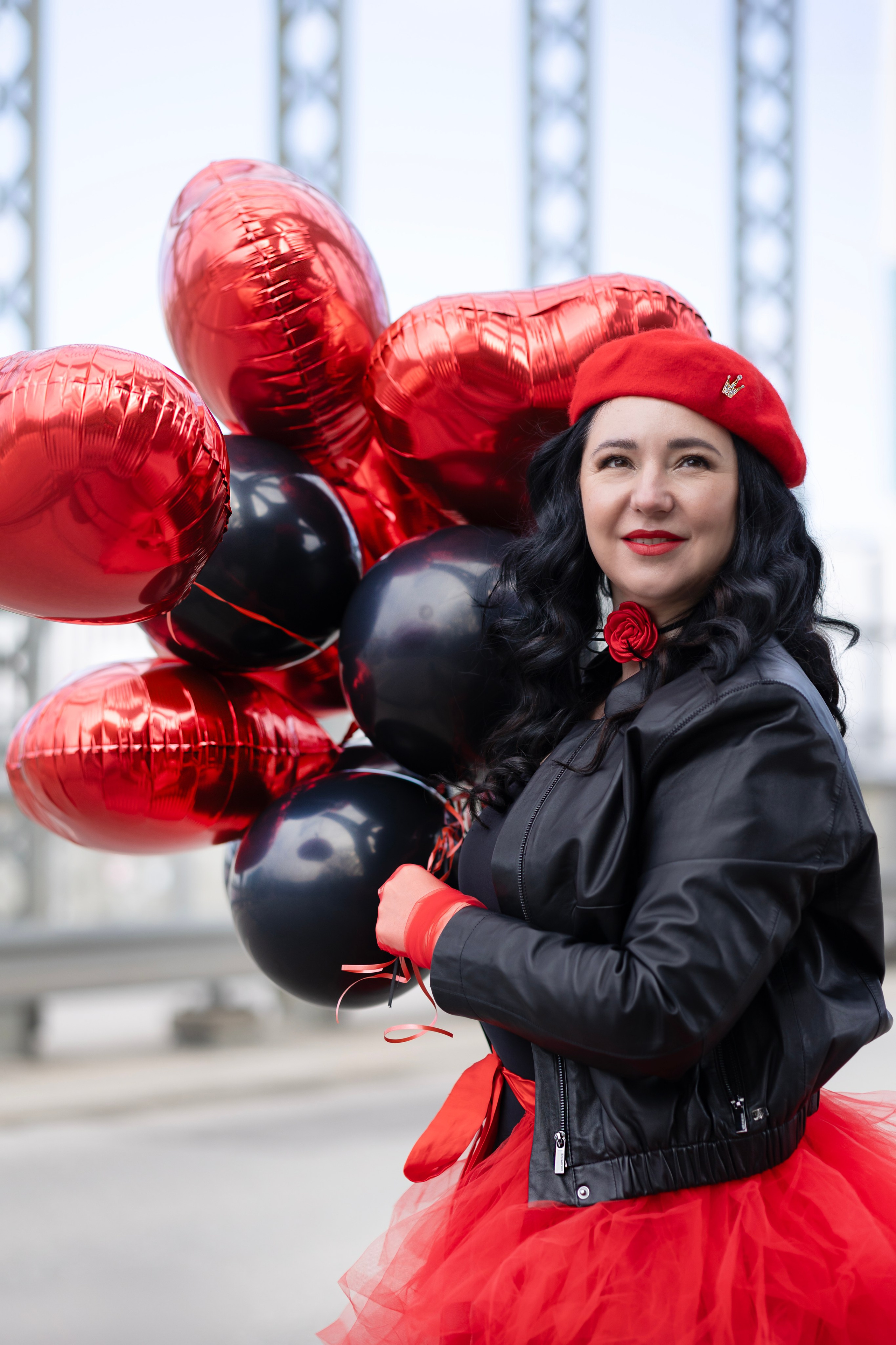 Balloons and red skirt. Фотограф в Мюнхене