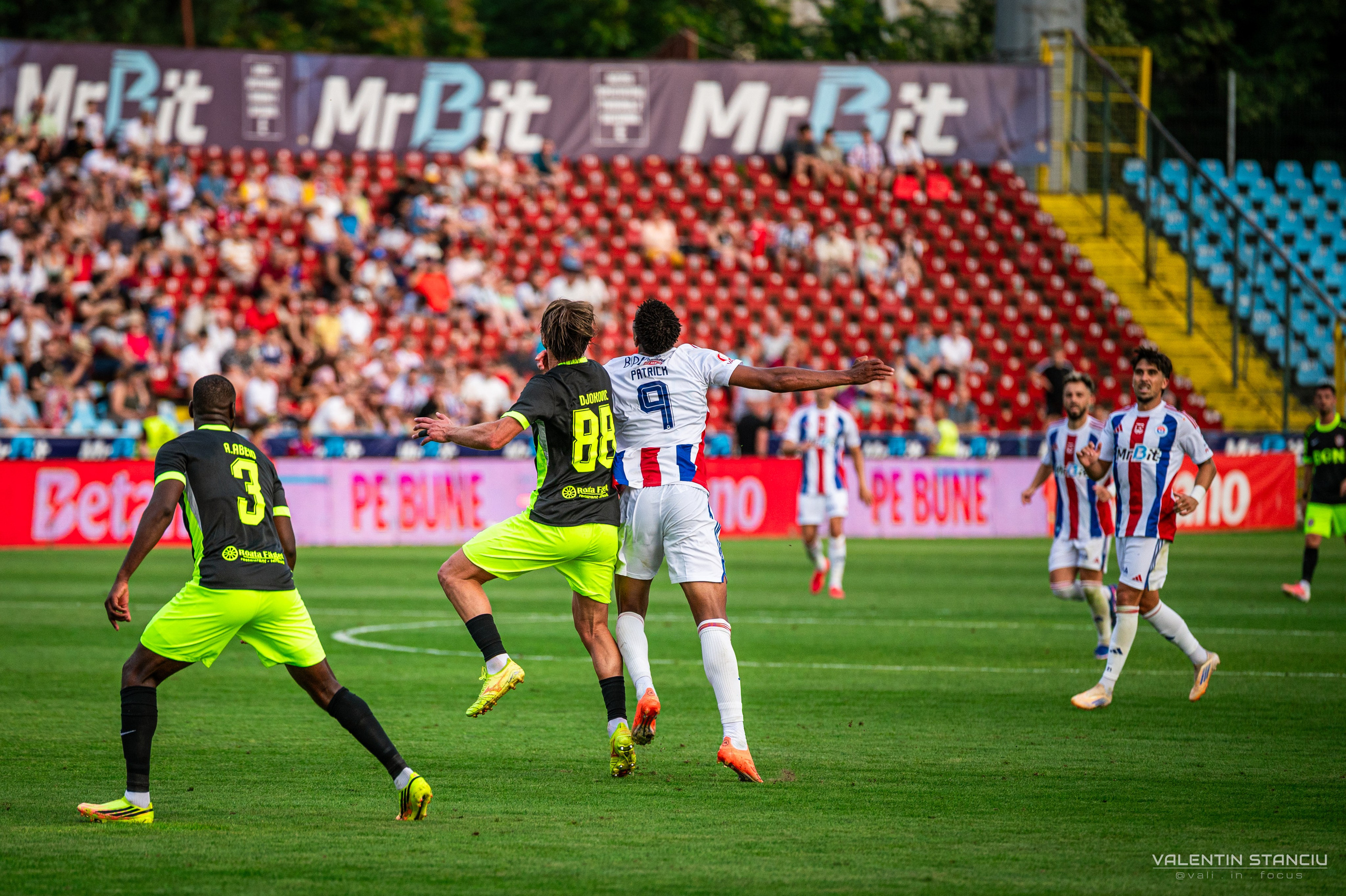 Otelul Galati — CFR Cluj. Fotograf de Sport, Portret, Produs, Corporate, Cultural și Evenimente în Galați | Valentin Stanciu