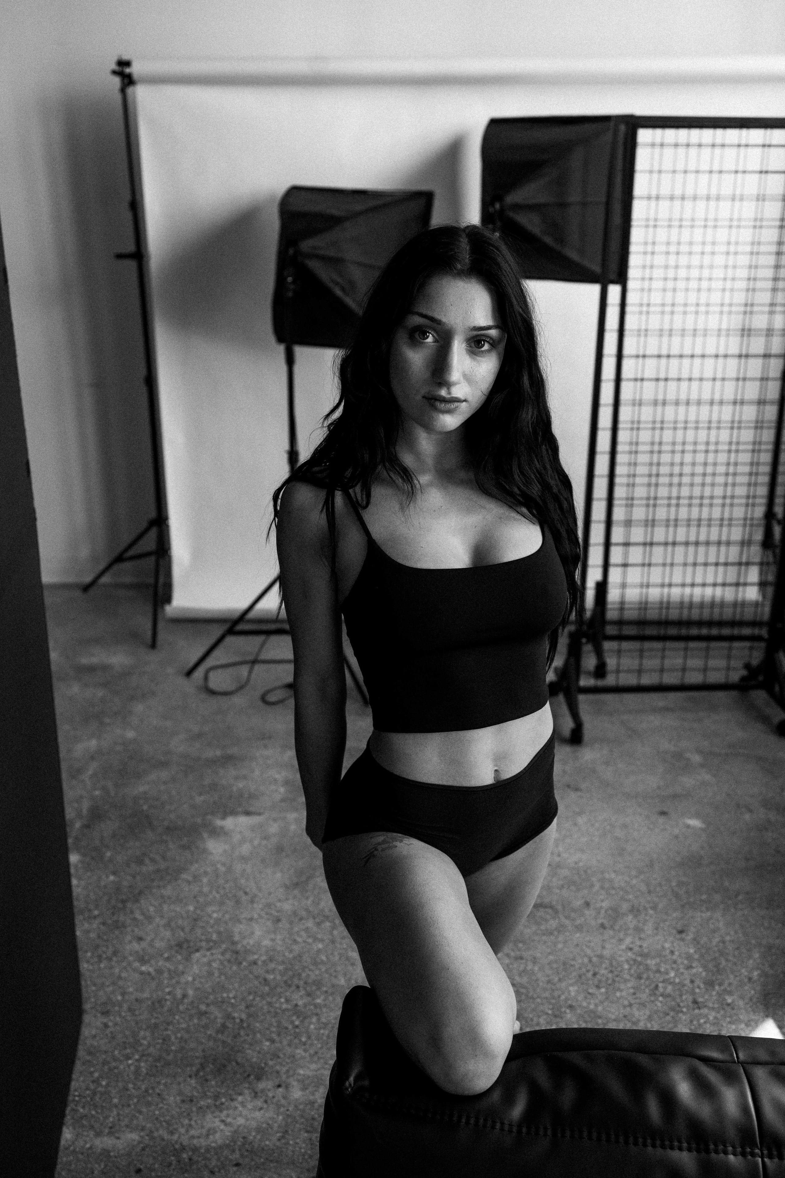 E. Rawnoir- Portrait photography by Daria Paliy.Timeless black&white portraits of women in NYC area