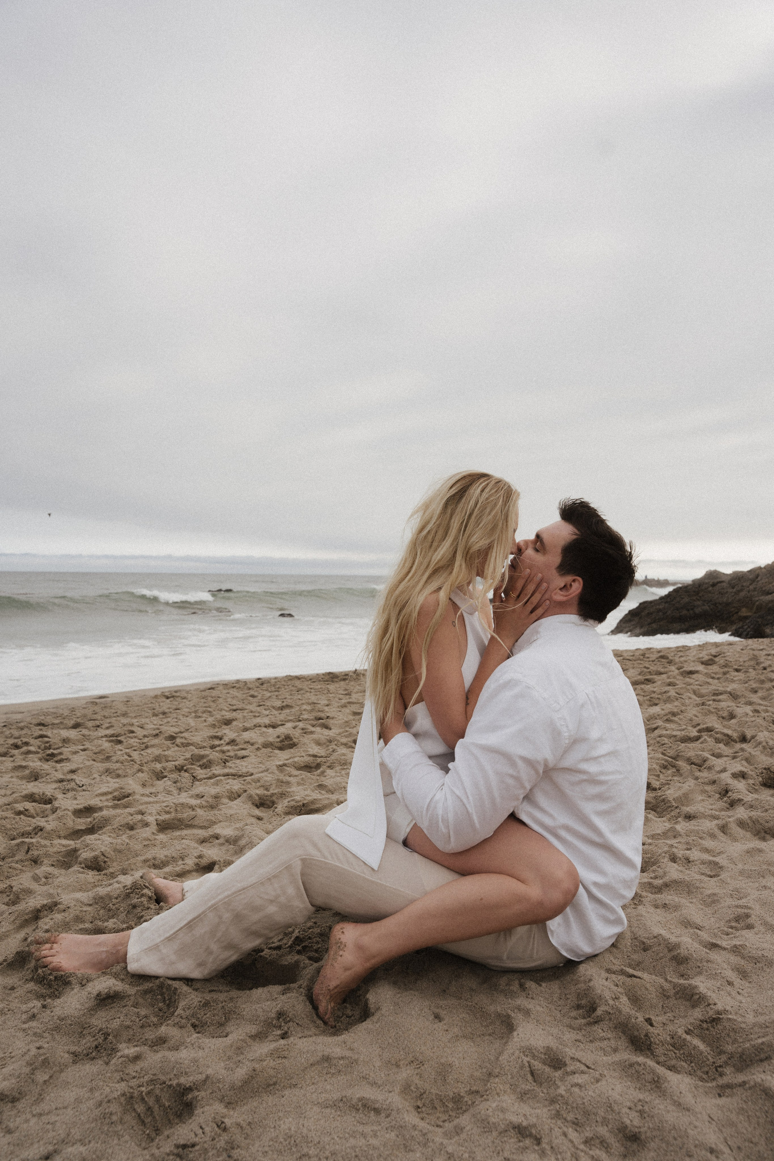 Love story photoshoot. Engagement photoshoot. Couple photoshoot. Malibu. Family photoshoot, Get away photoshoot in California. Beautiful love story photoshoot.