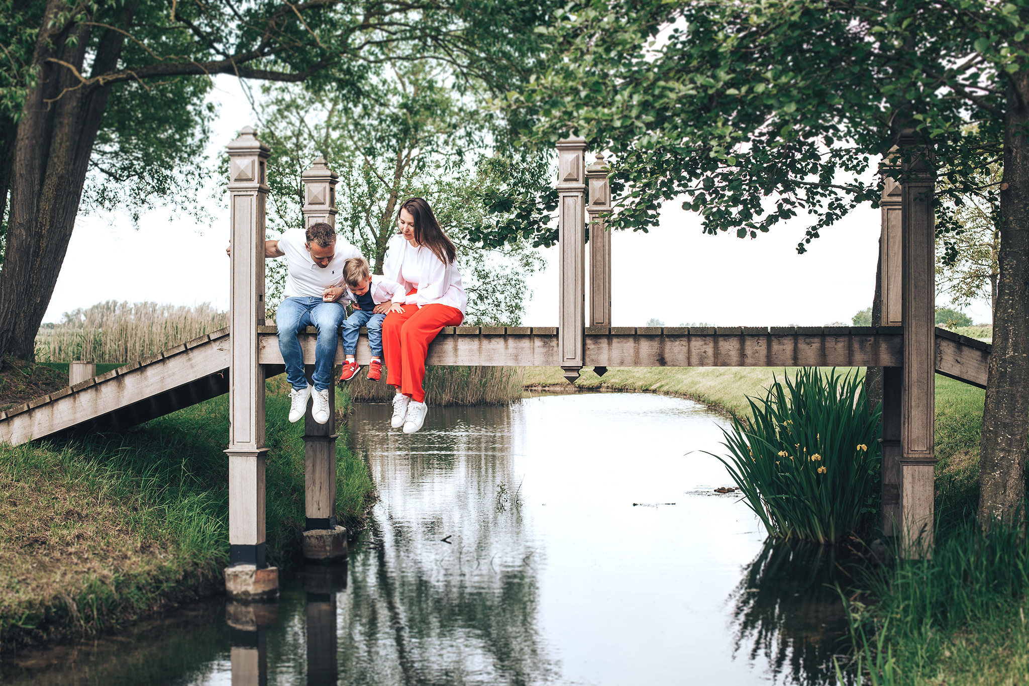 Catch me if you can!. Amina Gunenc - bruiloft- en familie fotograaf in Nederland