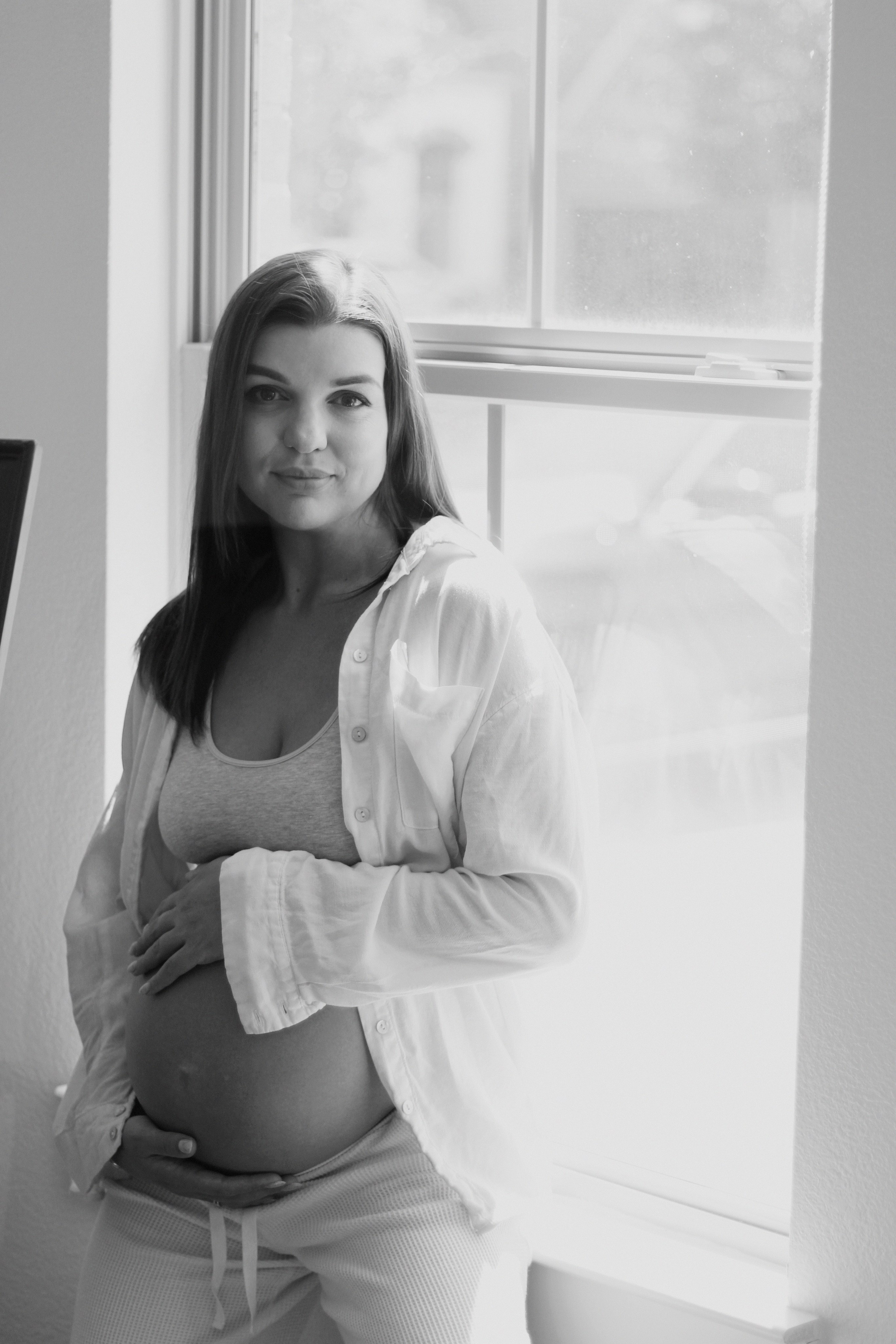 Maternity, Family & Pregnancy Photoshoot at Home. Lana Petrychenko — Portrait & Family Photographer. Valencia, Spain