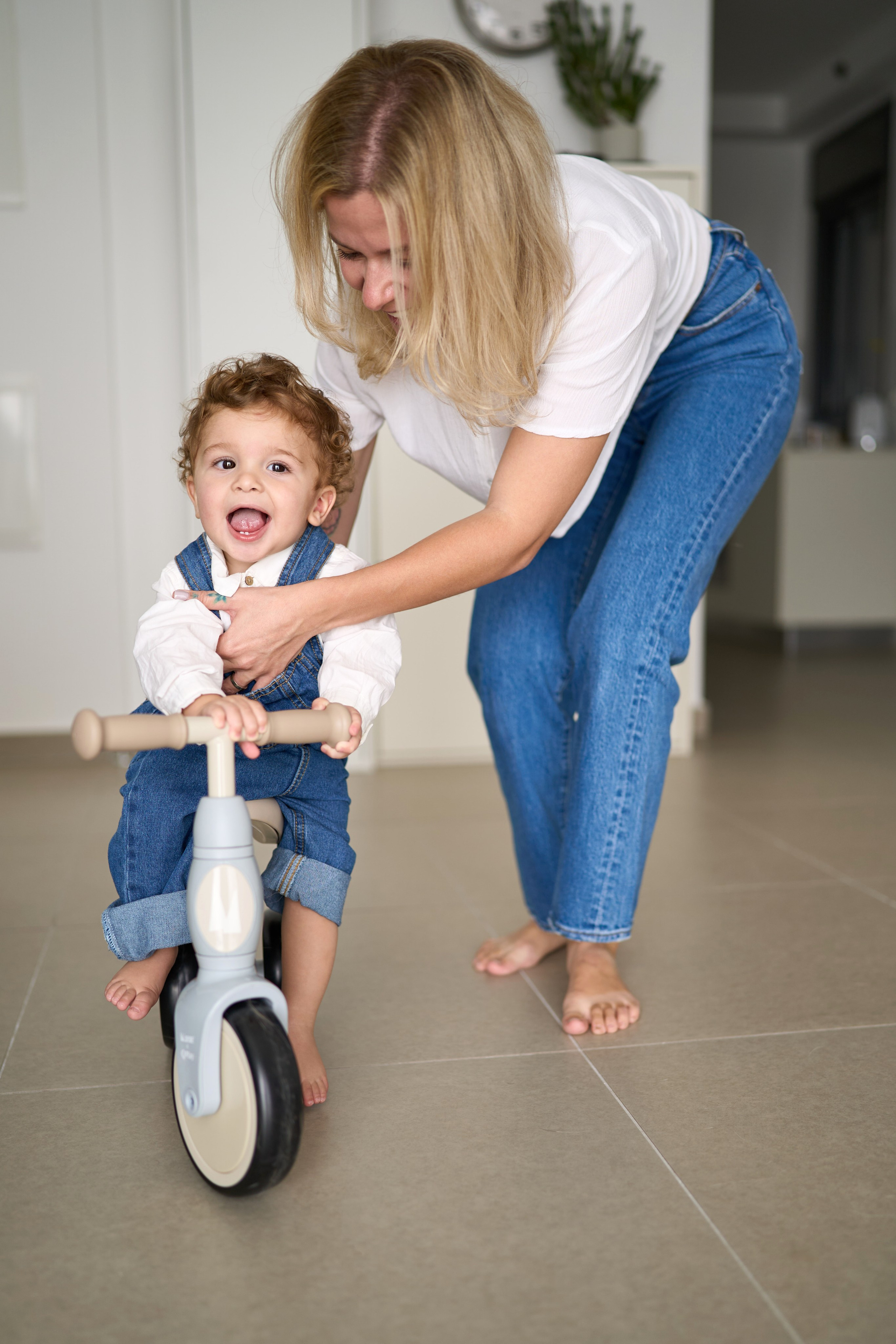 Gilad is 1 year old. צלם אלכס ברט בישראל