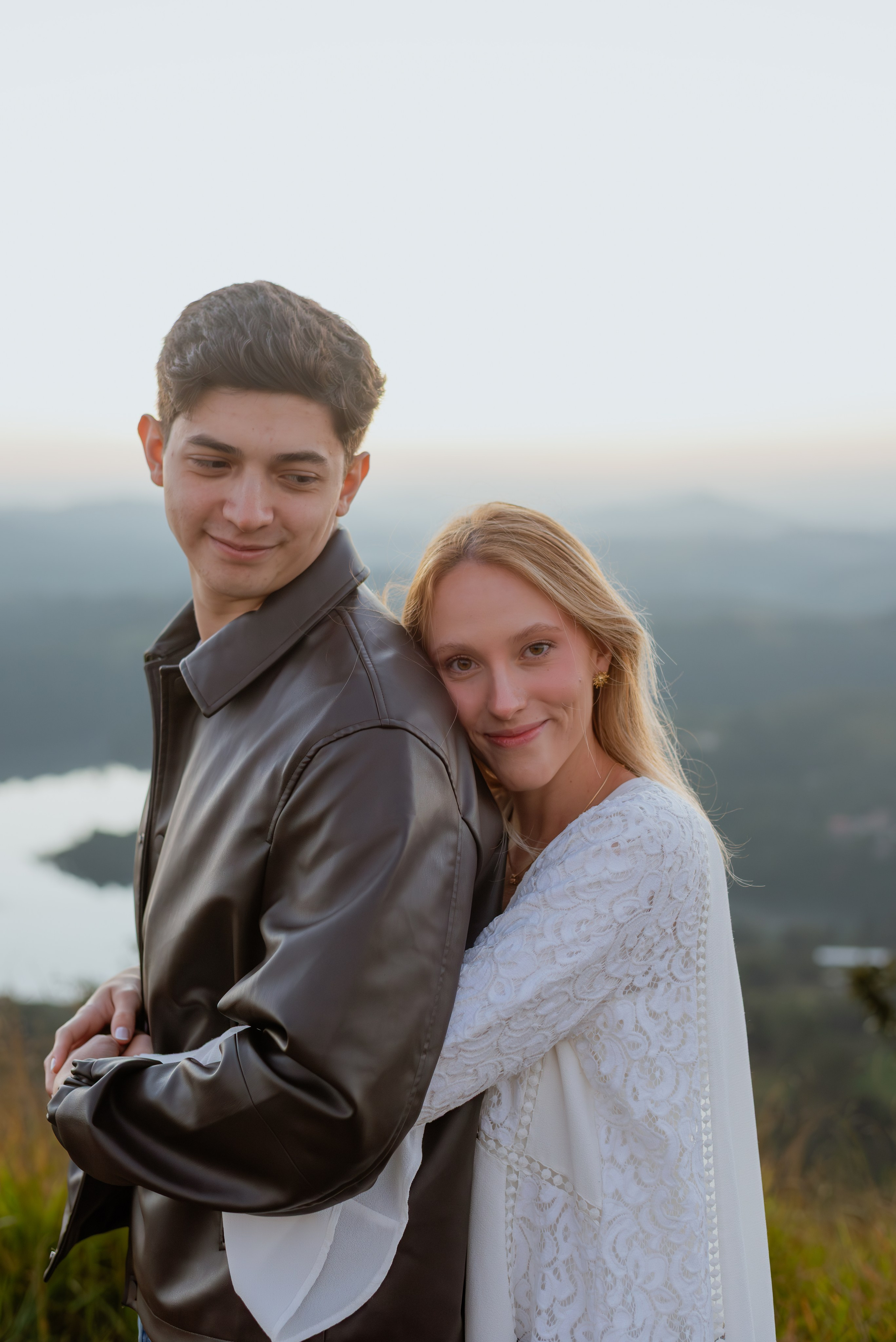 Ensaio Pre-Wedding no Morro do Capuava: Gabi e Raphael | AGA Fotografias. AGA Fotografias | Fotografia de Casamento em São Paulo