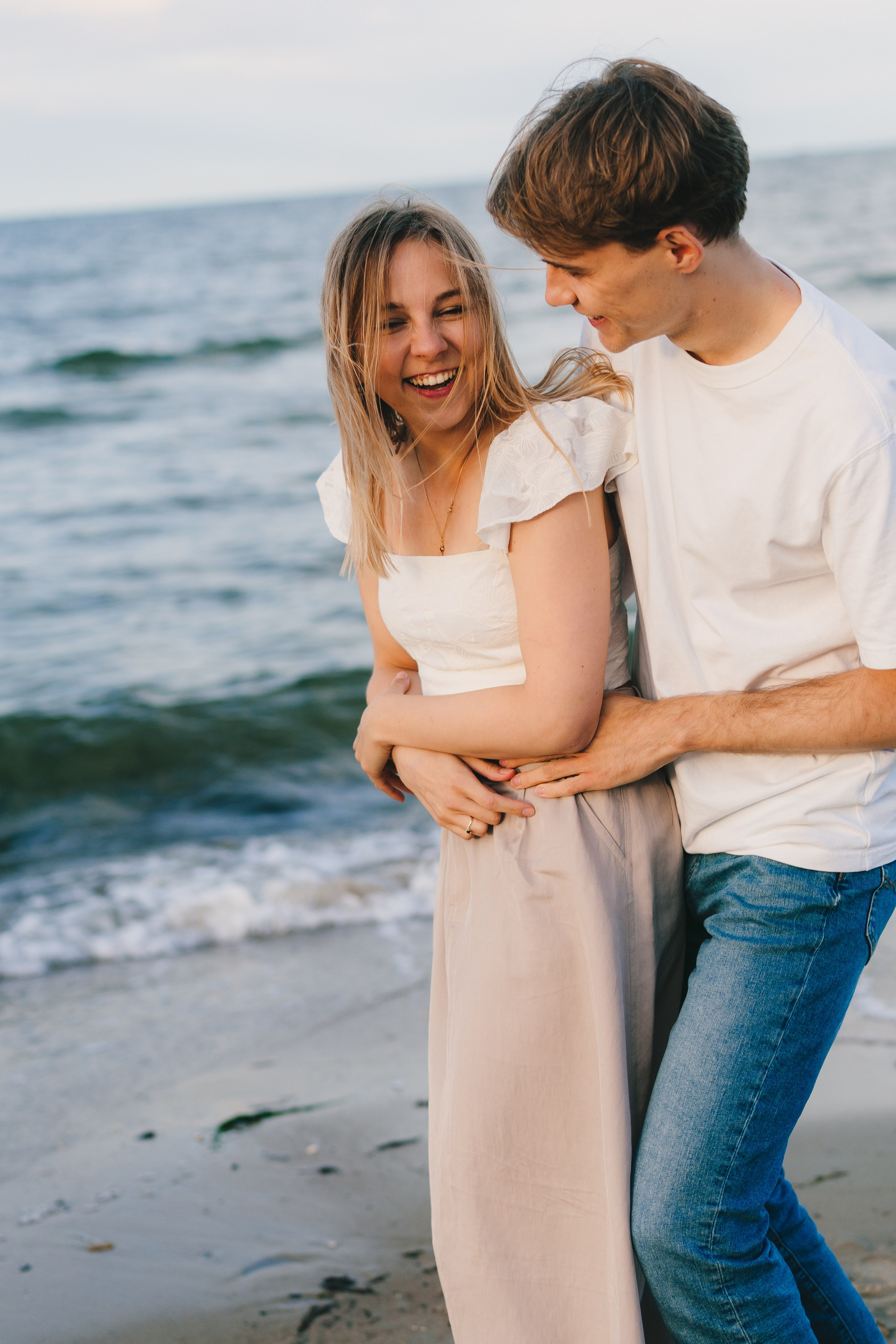 Gracjana i Damian, sesja narzeczeńska nad morzem. Fotograf ślubny & lifestyle Gdańsk, Karolina Baczewska