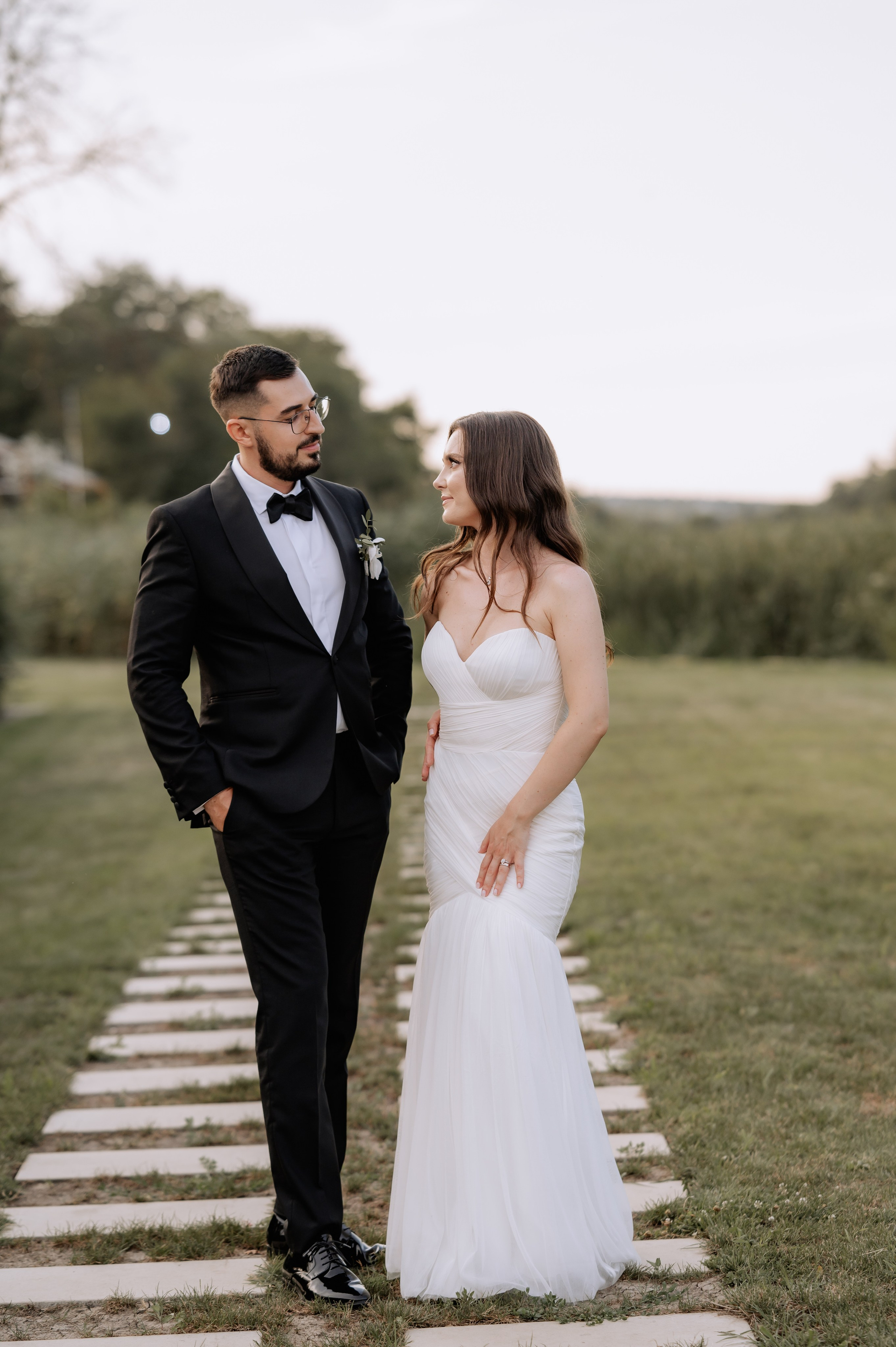 Cununie civila in aer liber , artificii de zi colorate , decor nunta , nunta la Hotel Traian. Proud Vision Weddings | Wedding Photography & Film — Servicii profesionale Foto Video Nunta Iasi