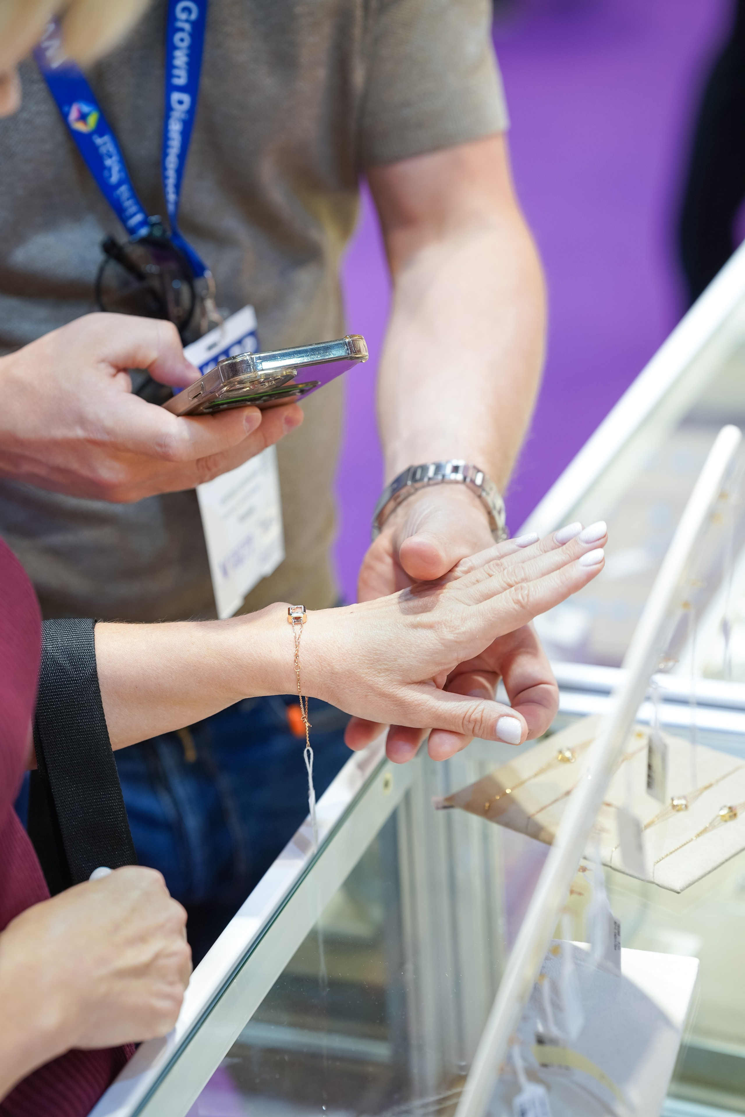 FOREVER5JEWELS. PHOTOGRAPHER IN HONG KONG (WEDDING, FASHION, FAMILY, EVENTS)