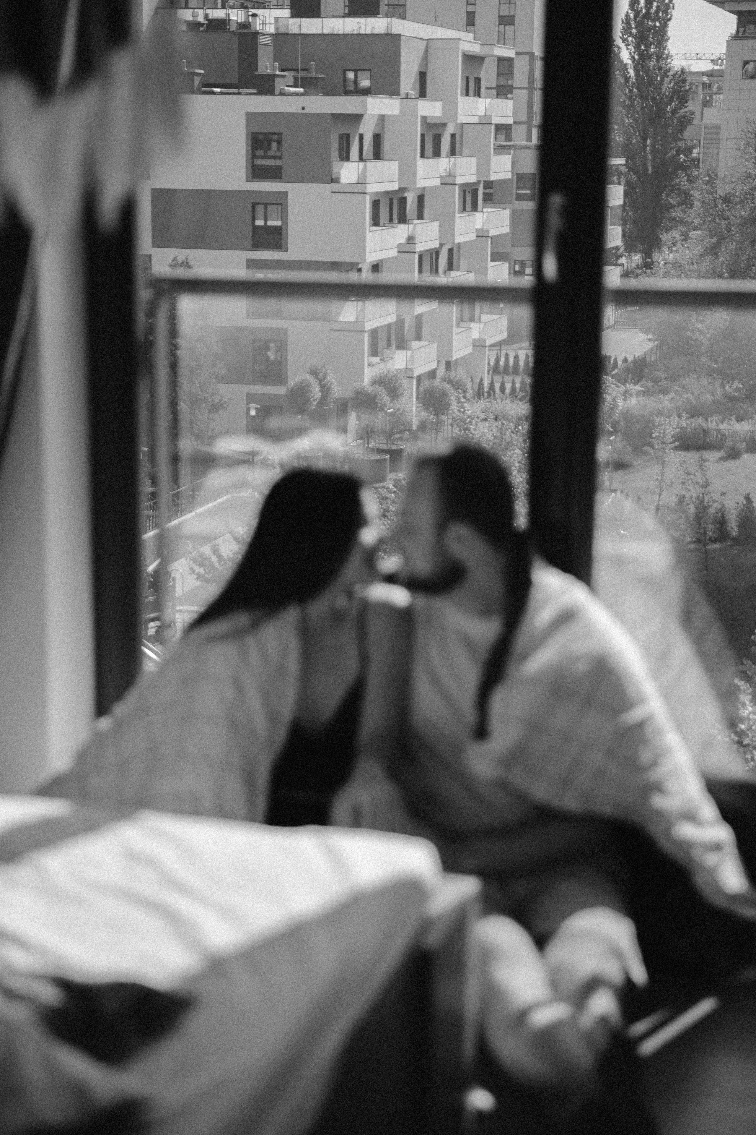 Anna+Andrew | At-home session. Photographer in Los Angeles. Julia Ishmuratova