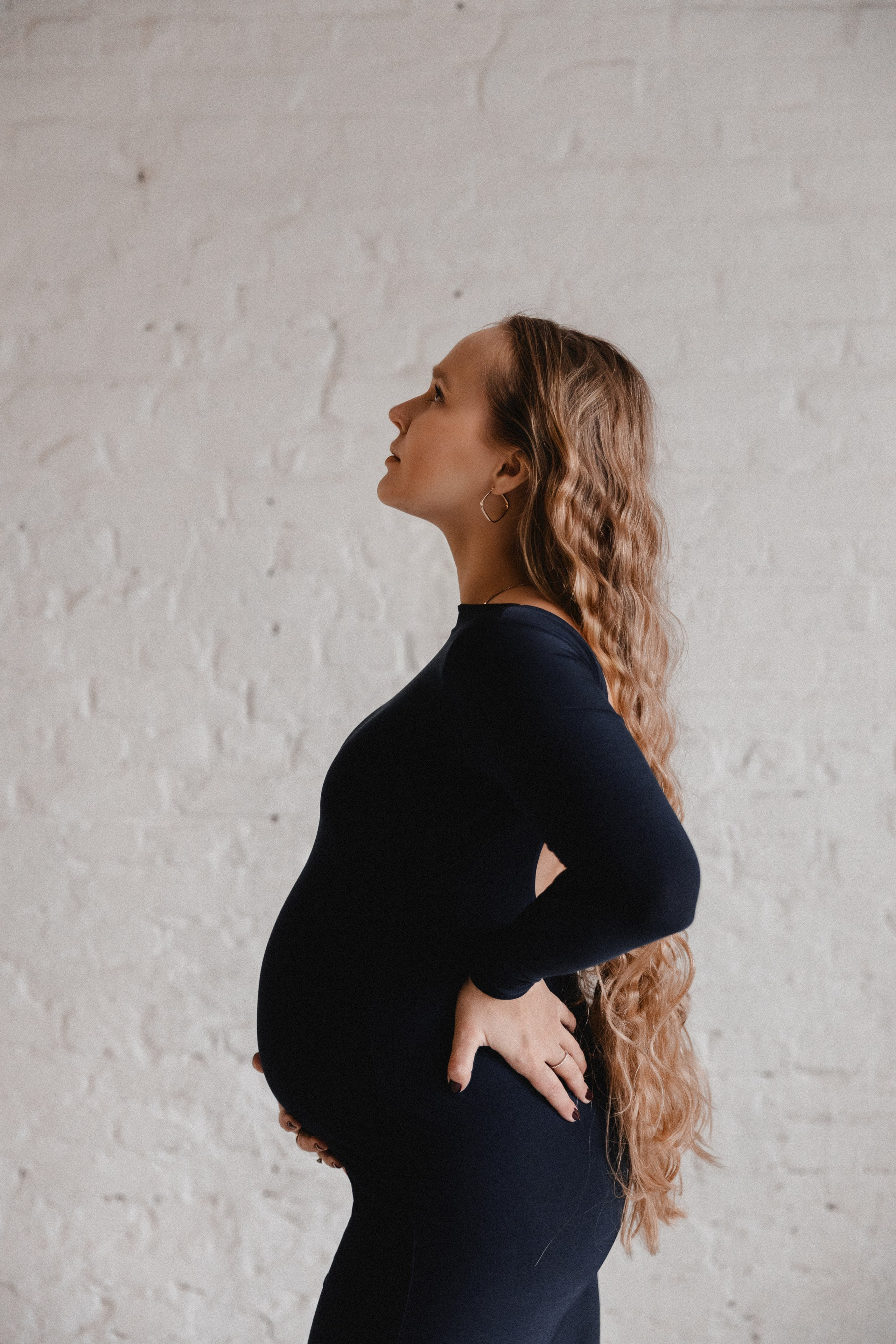 Babybauch Shooting im Fotostudio | Schwangerschaftsfotos in Bochum. Hochzeitsfotografin Bochum | Halyna Reiche Fotografie NRW