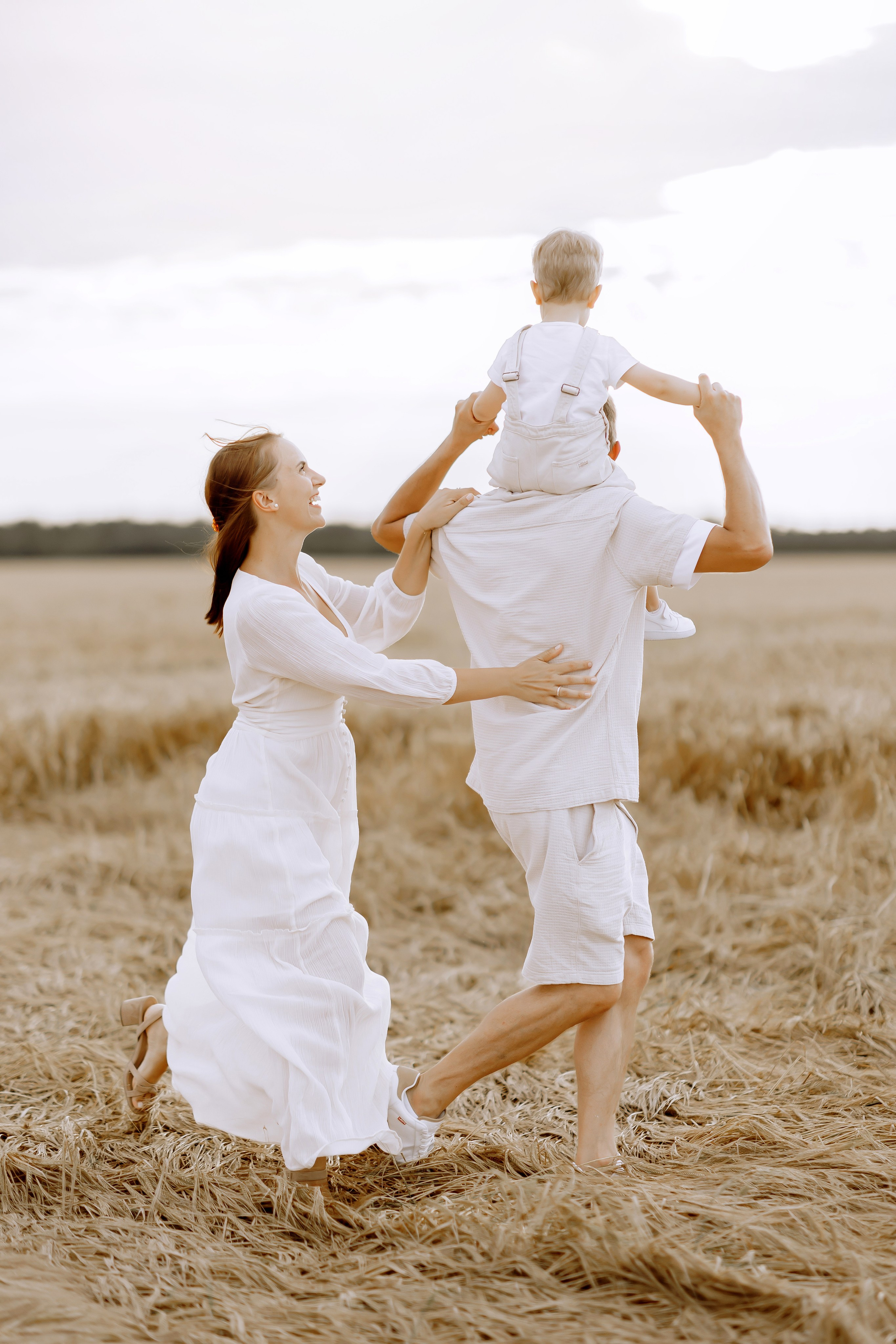 AUF DEM KORNFELD. Family Fotografer in München und Umgebung