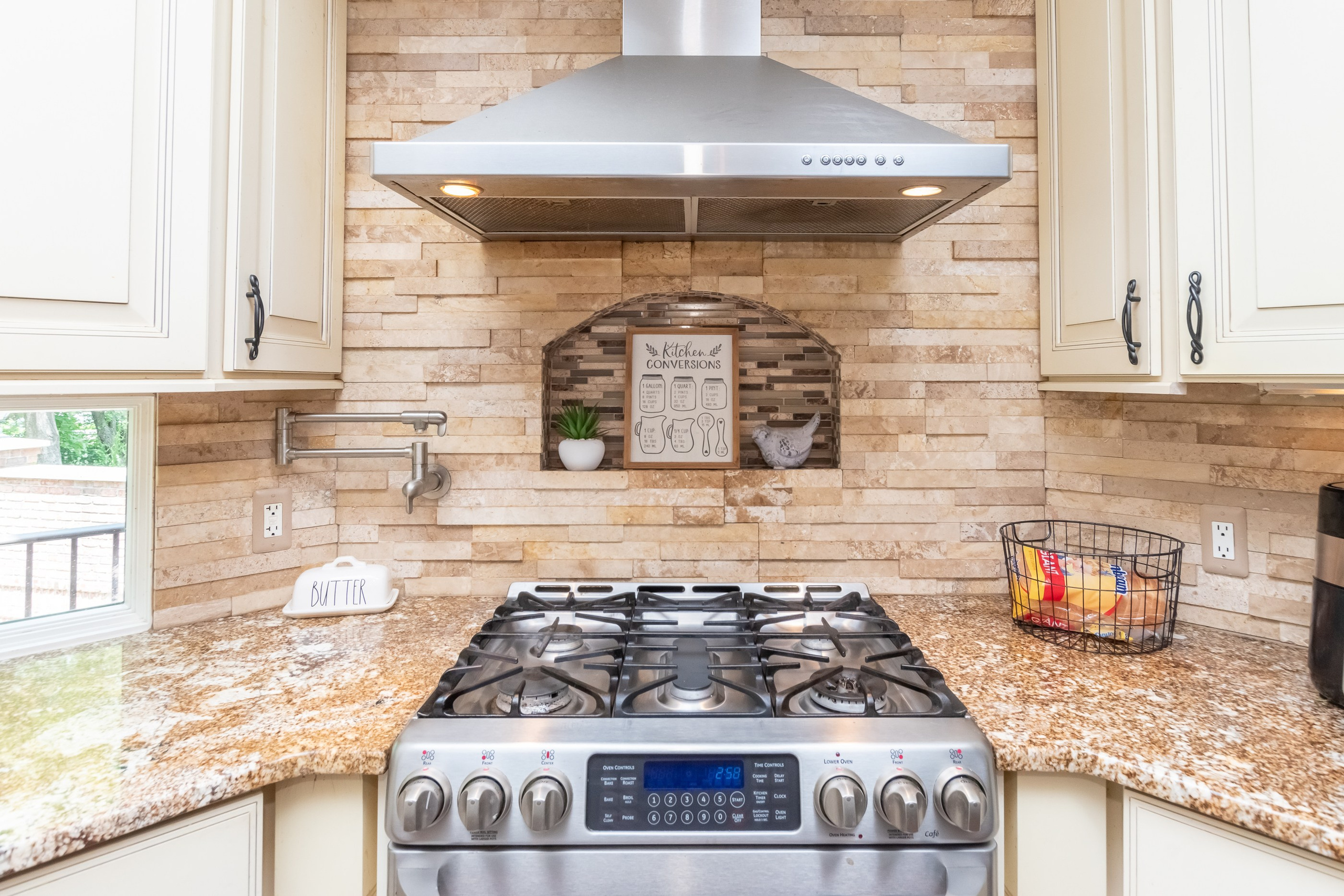 Real Estate. Pic-Cha Photography | Photographer & Media Content Creator | Metro Detroit Area, Michigan