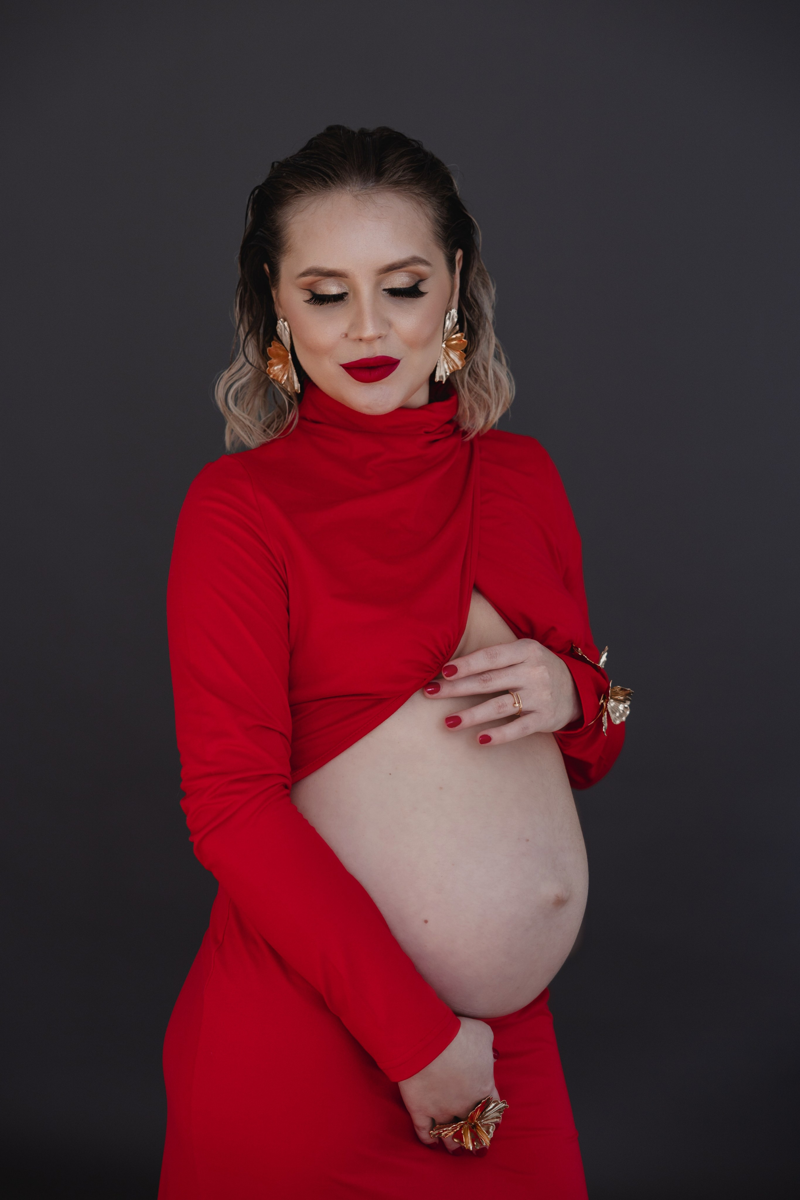 Babybauch Shooting im Fotostudio | Schwangerschaftsfotos in Bochum. Hochzeitsfotografin Bochum | Halyna Reiche Fotografie NRW